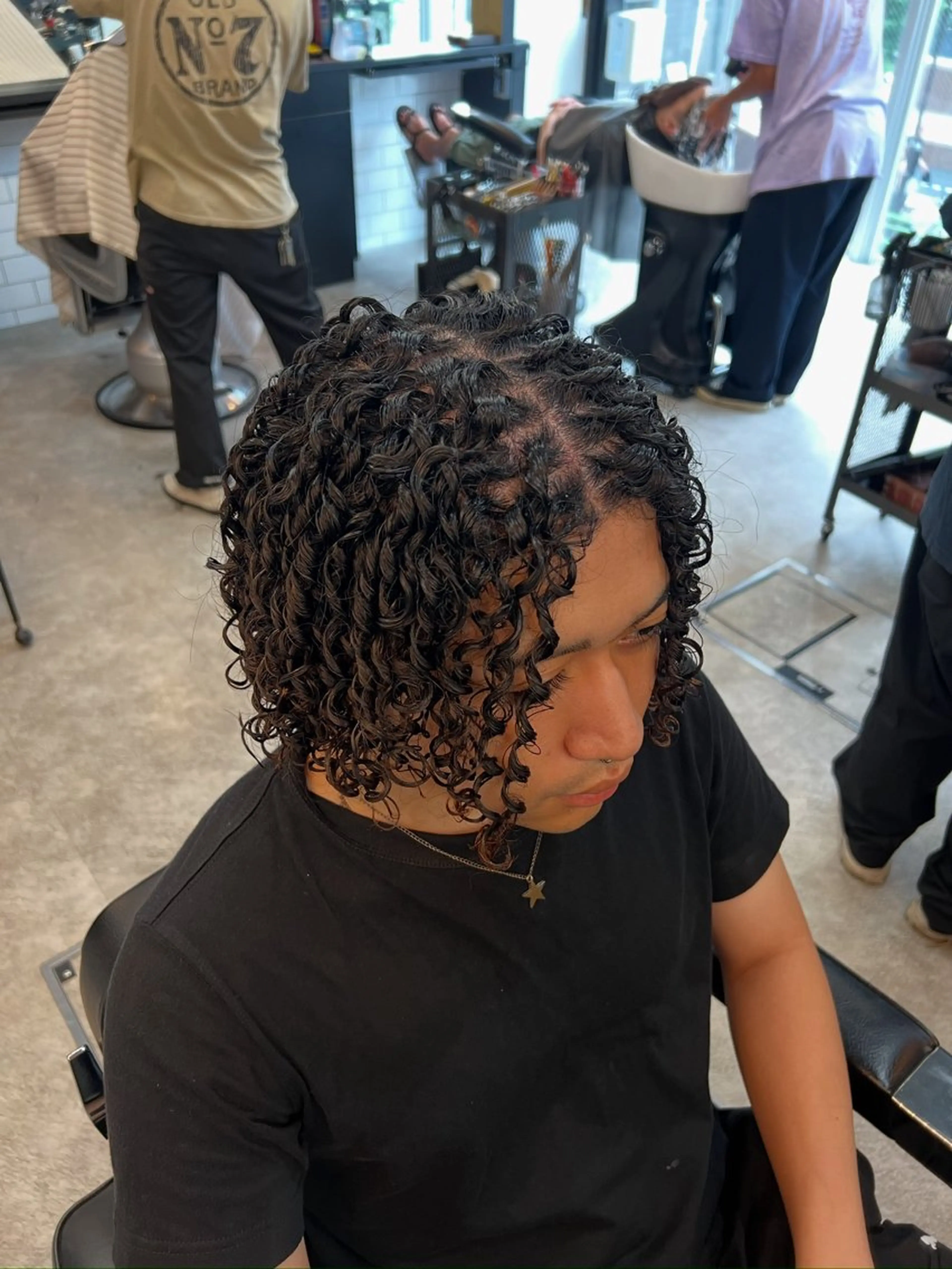 セミロング パーマ メンズ メンズパーマ セミロングパーマ スパイラルパーマ FRANK'S BARBER WEST TOKYO. 吉祥寺所属・Berbar Ryuのヘアスタイル