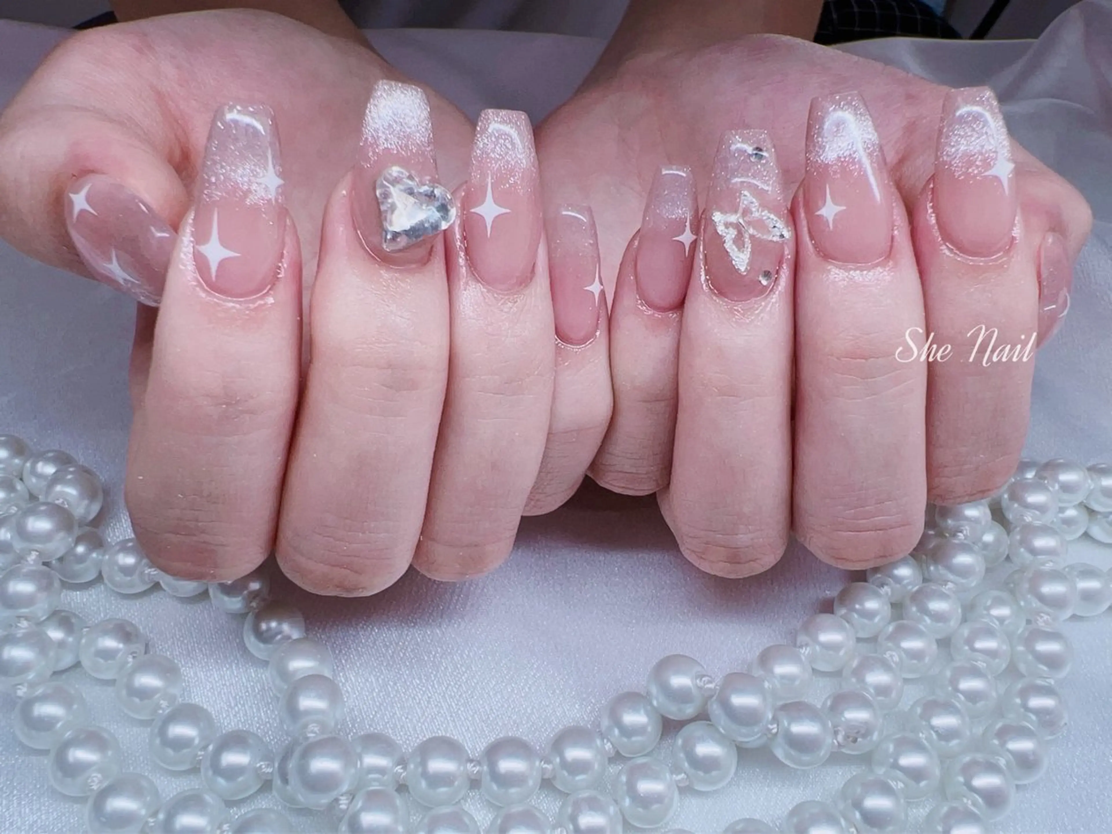 ネイル チークネイル フレンチネイル グラデーション キラキラネイル 韓国ネイル ハンドネイル She   Nail所属・ISA_ BELLAのネイルデザイン