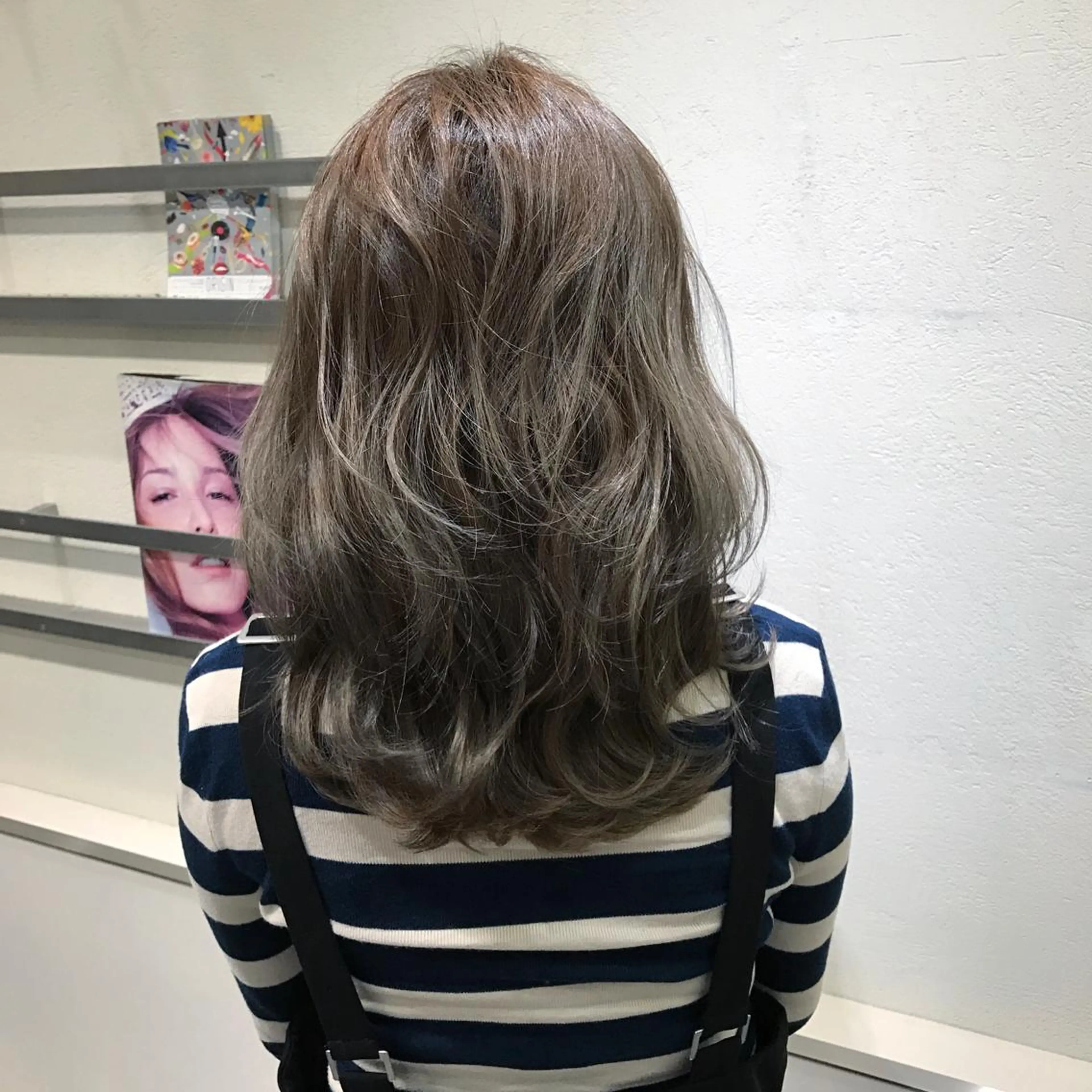 ミディアム カラー イルミナカラー AMI Hair  supply所属・髪質改善カラー 韓国風レイヤーのヘアスタイル