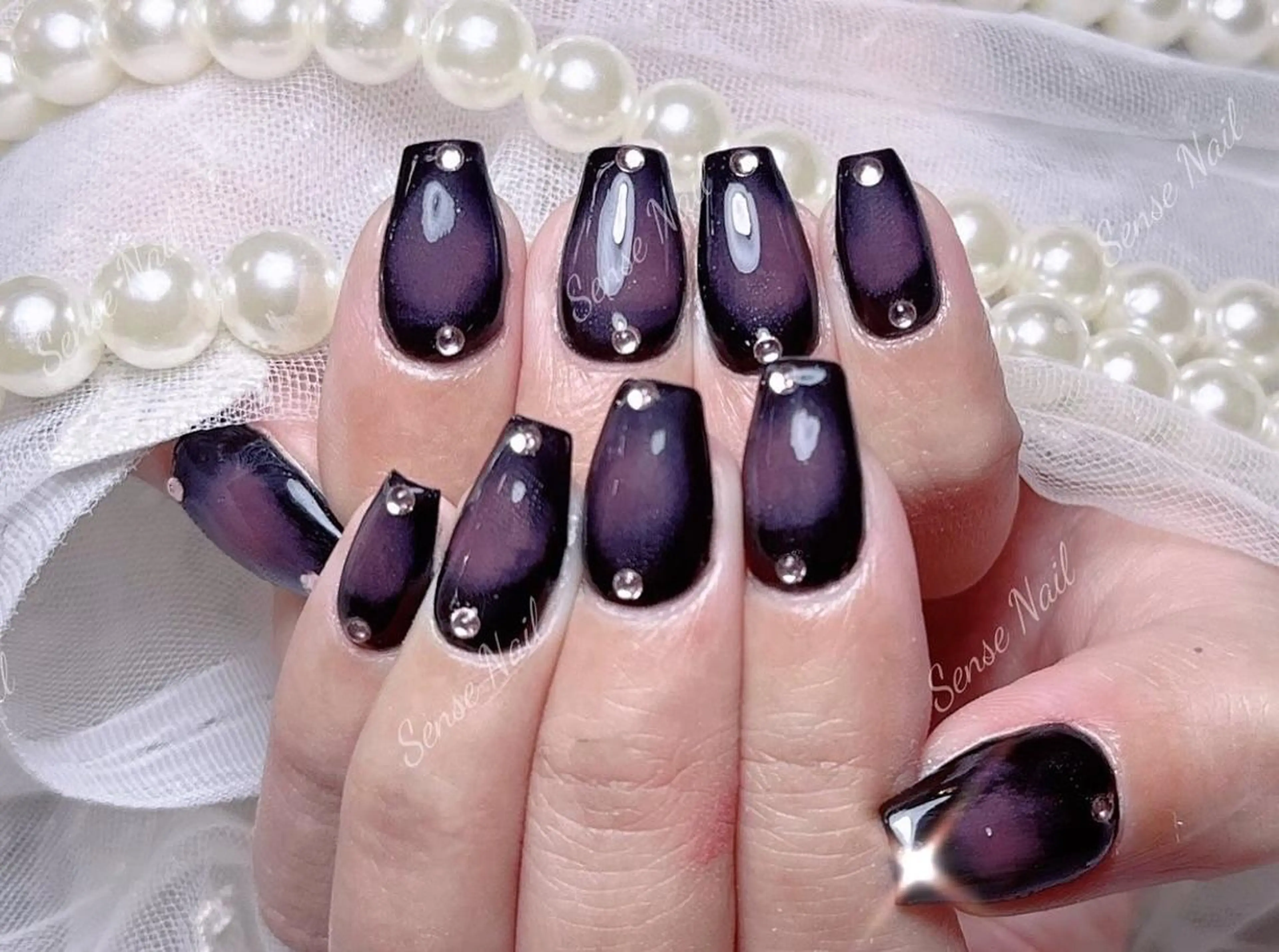 ネイル Queening 🦋のネイルデザイン