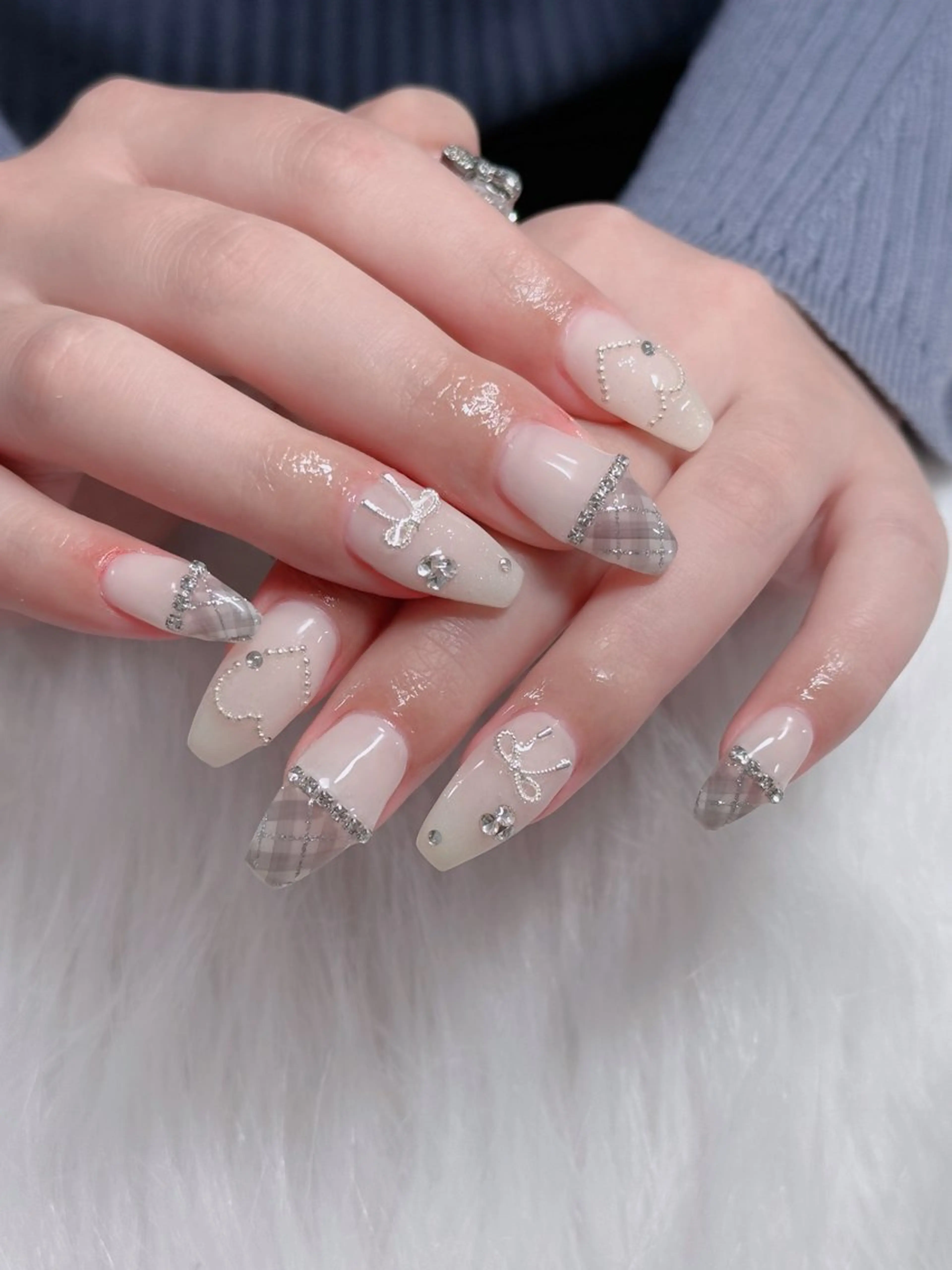 ネイル オーロラネイル フレンチネイル ジェルネイル ハロウィン キラキラネイル ハンドネイル H.baby Nail Salonのネイルデザイン