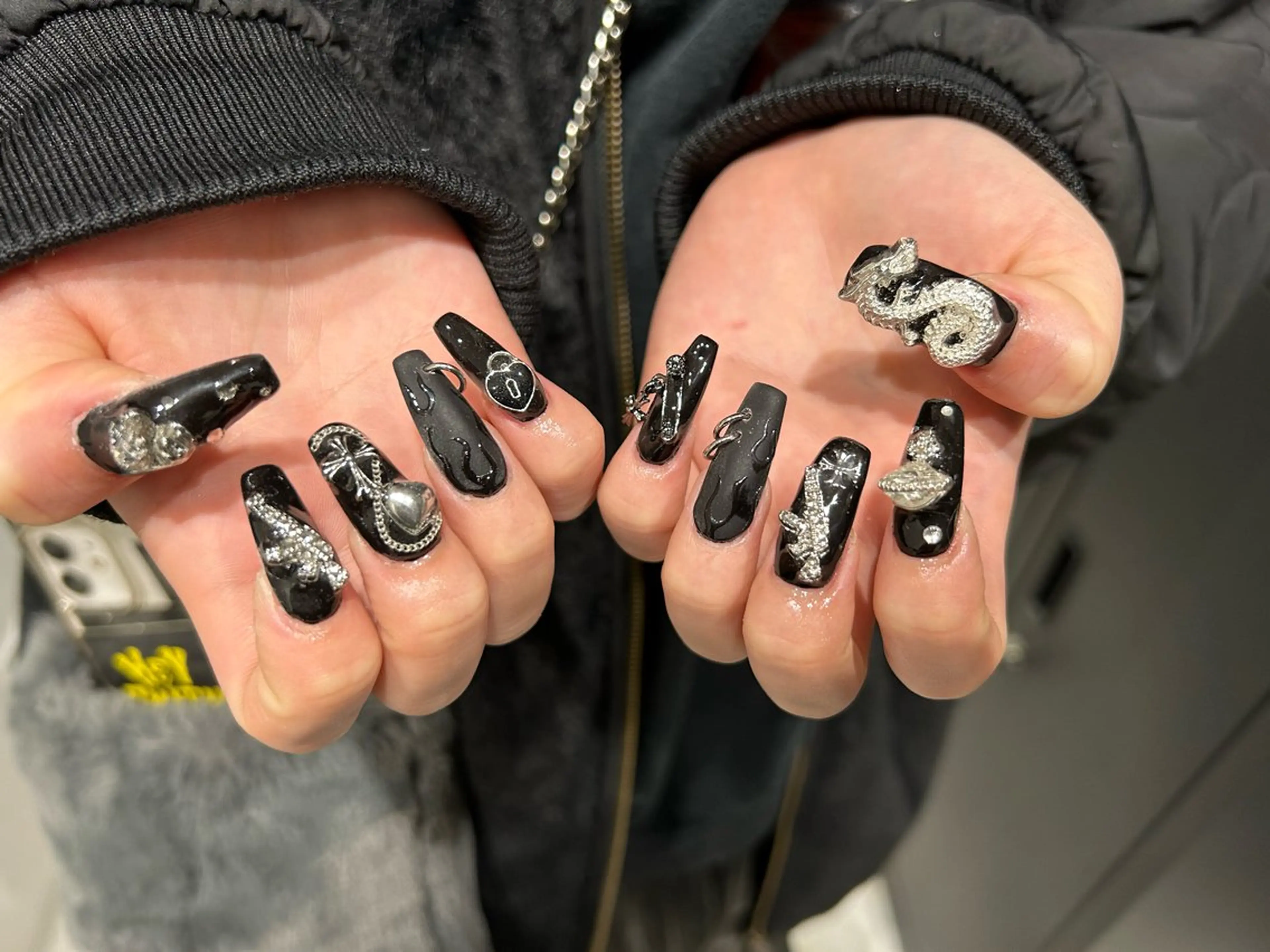 ネイル ハンドネイル MARUCHU SAE👽のネイルデザイン