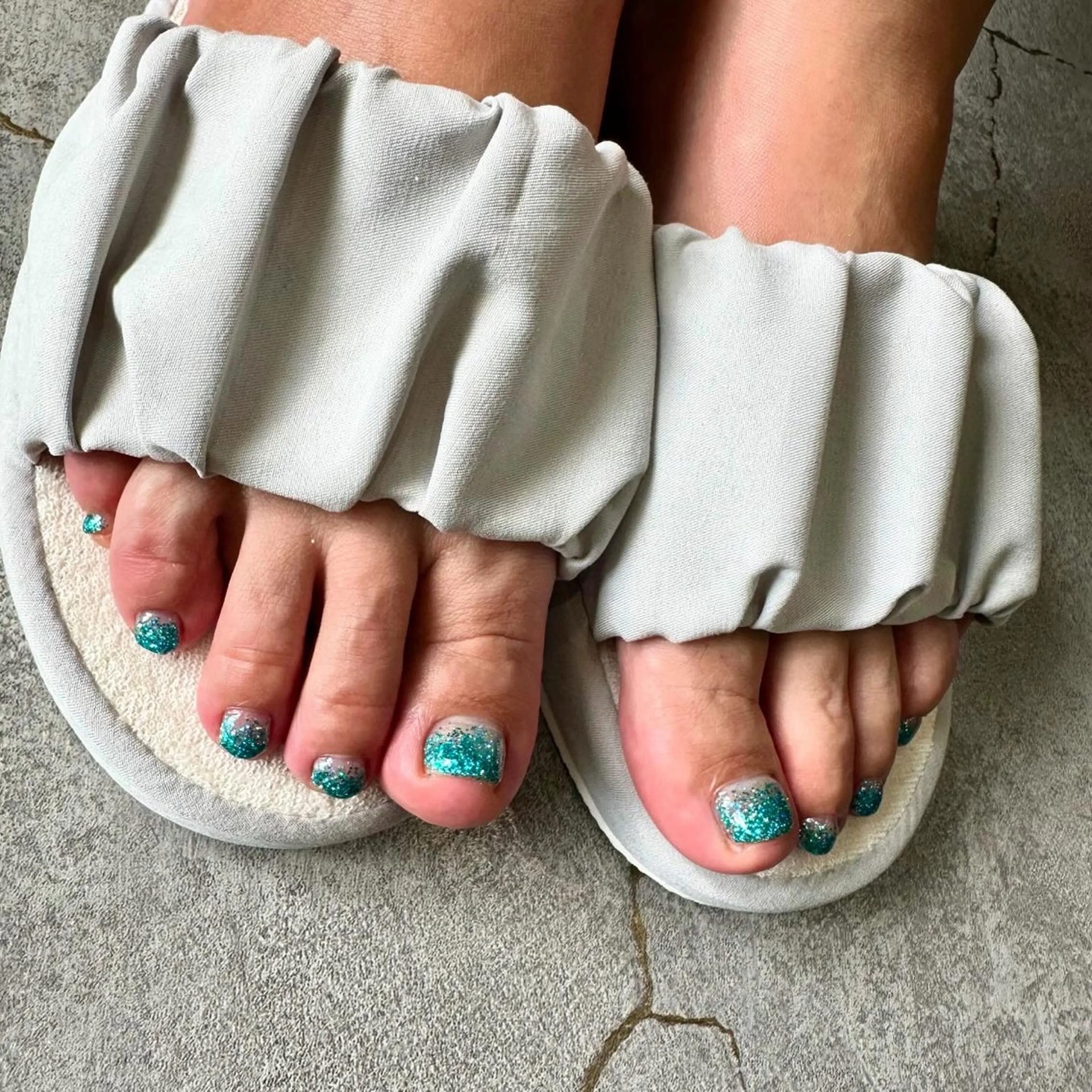 ネイル ブルー グラデーション ラメ(グリッター) ラメグラデーション 大理石ネイル(マーブル) atelier salon Mar’s鶴ヶ島 アットホームサロン所属・a Tomokaのネイルデザイン