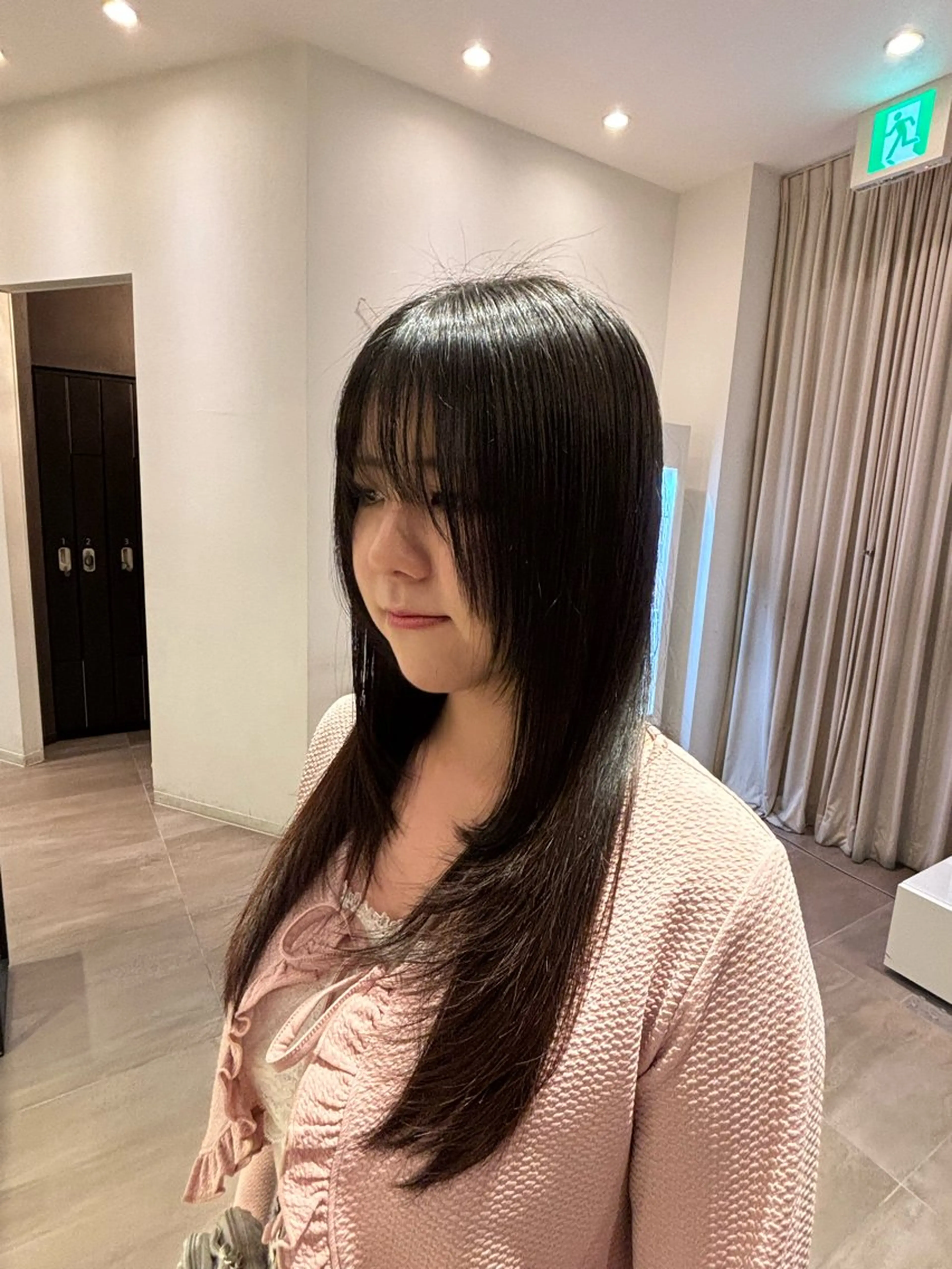 ロング レイヤーカット 岩岡 つなみのヘアスタイル