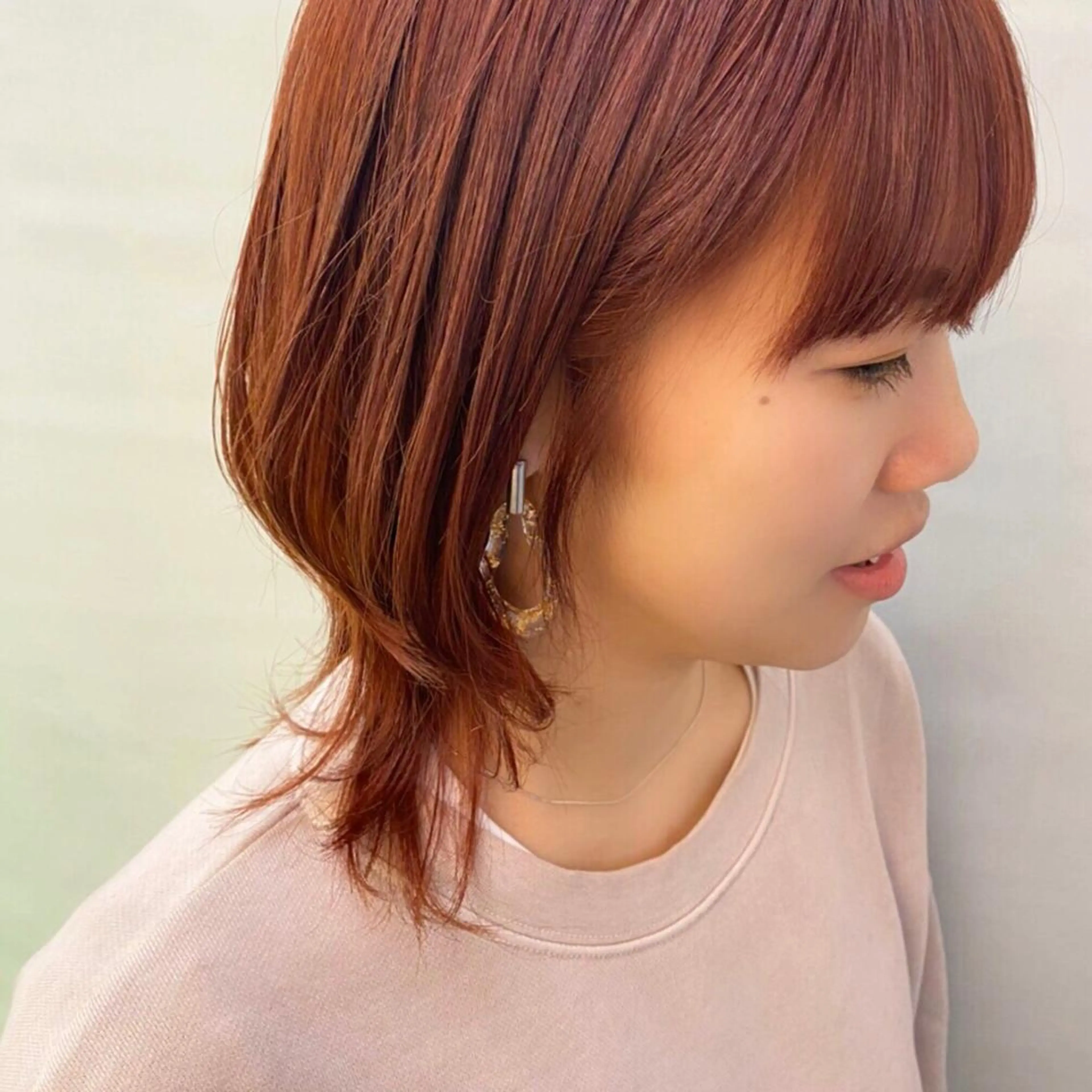 ミディアム カラー オレンジ オレンジピンク ピンクカラー レイヤーカット カット ヘアカラー 齋藤 咲のヘアスタイル