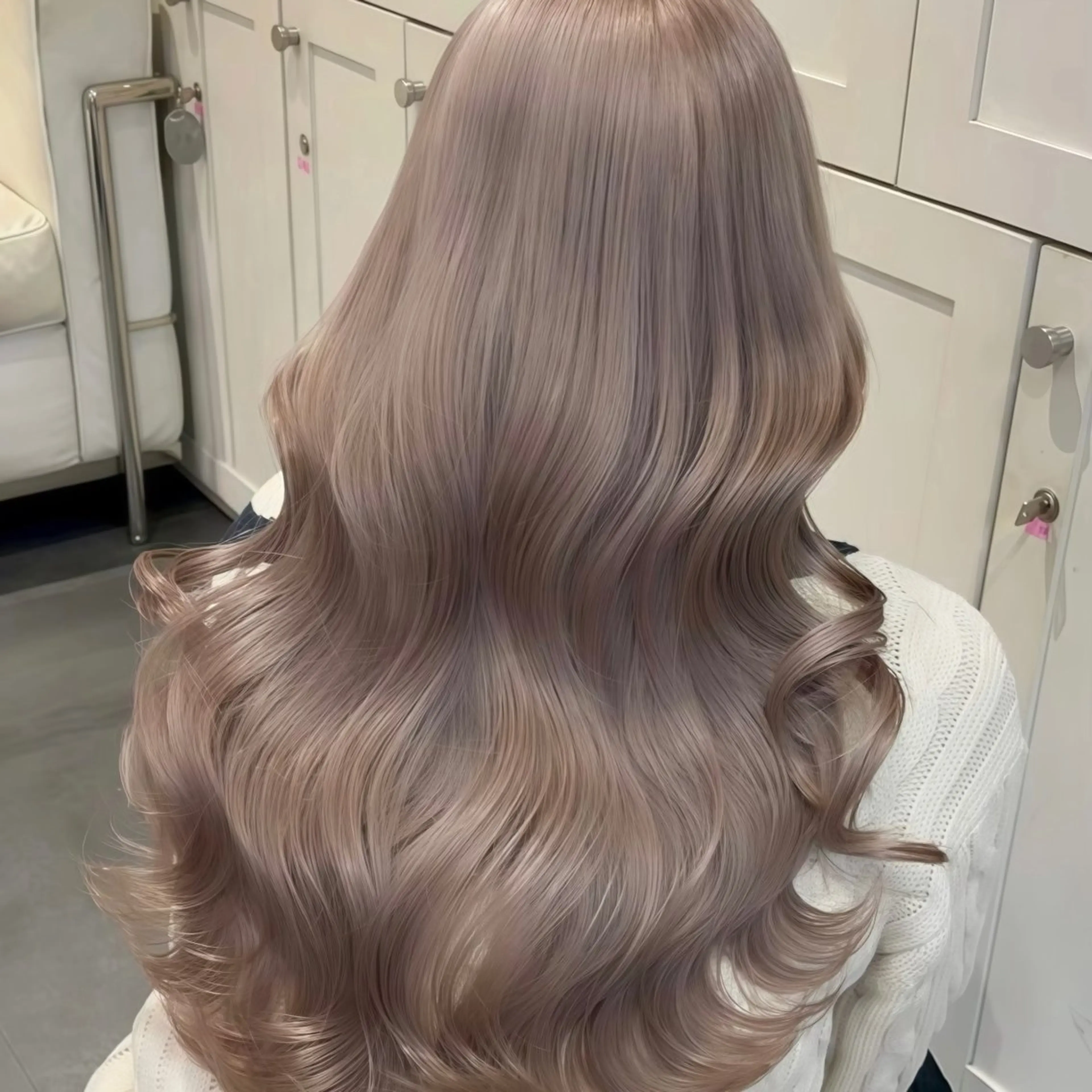 ロング コスギ ユカナのヘアスタイル