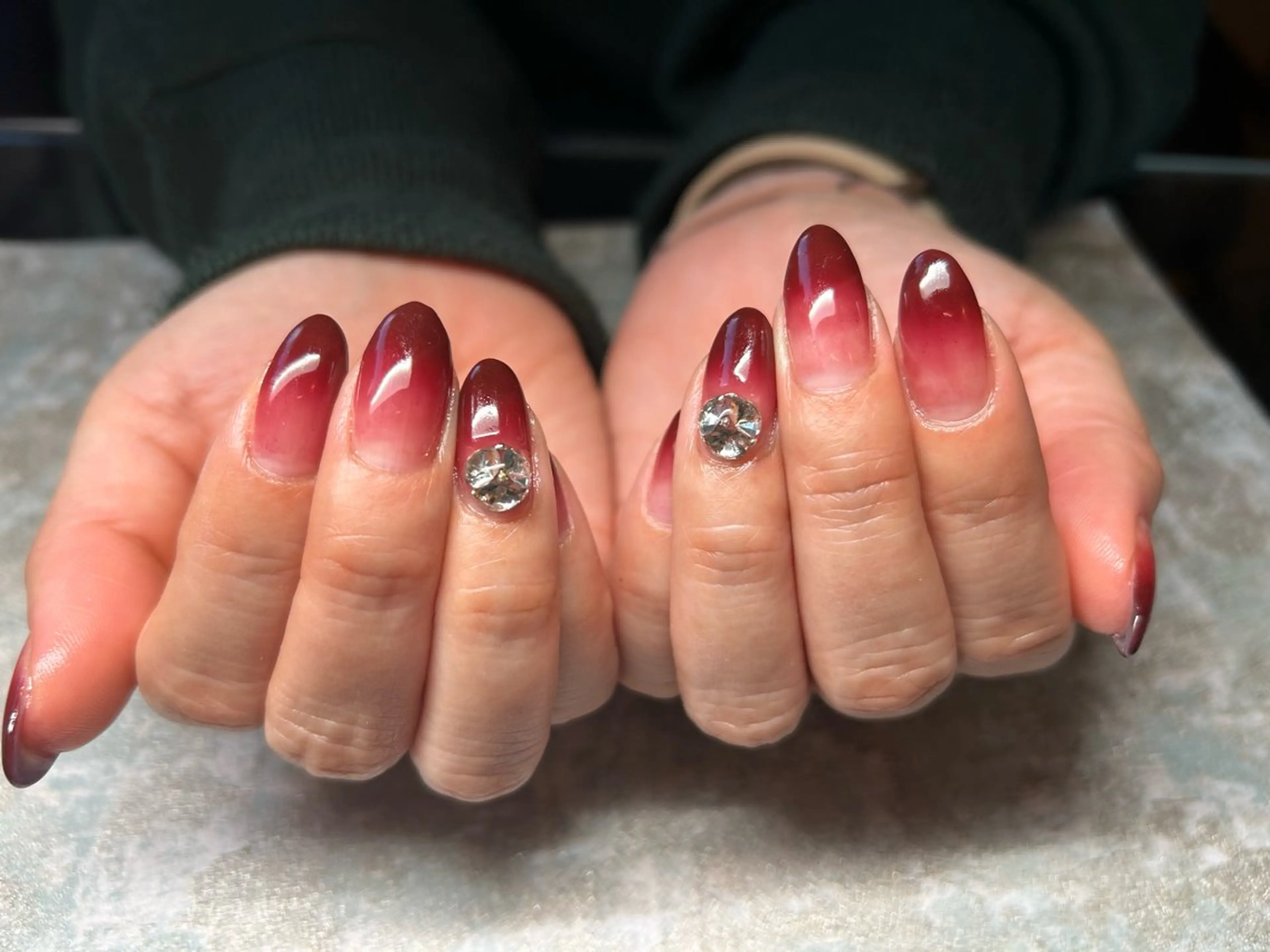 ネイル ストーンネイル ハンドネイル Lisa’s Salonのネイルデザイン