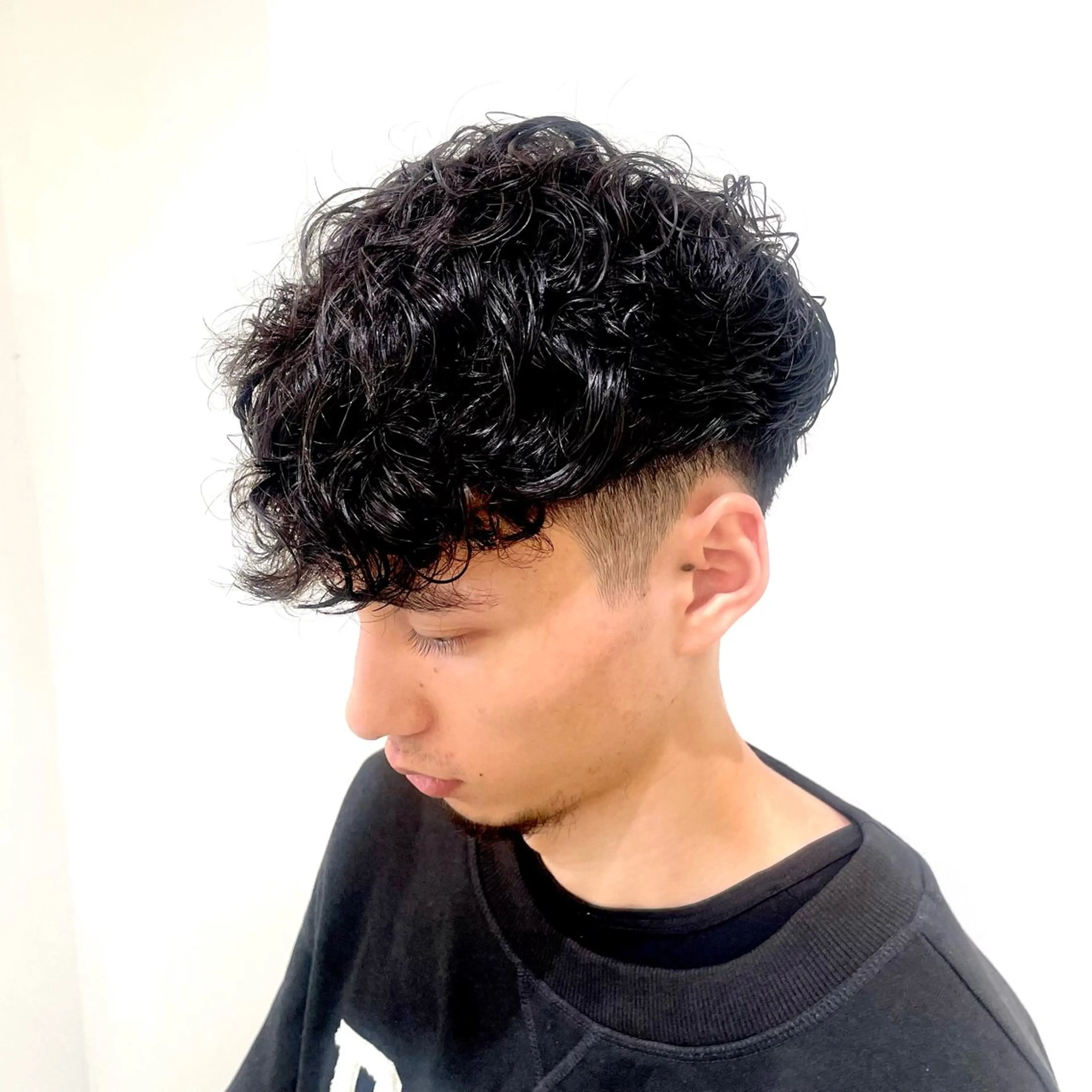 パーマ メンズ フェードカット メンズパーマ スペインカール カット パーマ メンズ支持率No.1 /大船メンズパーマのヘアスタイル