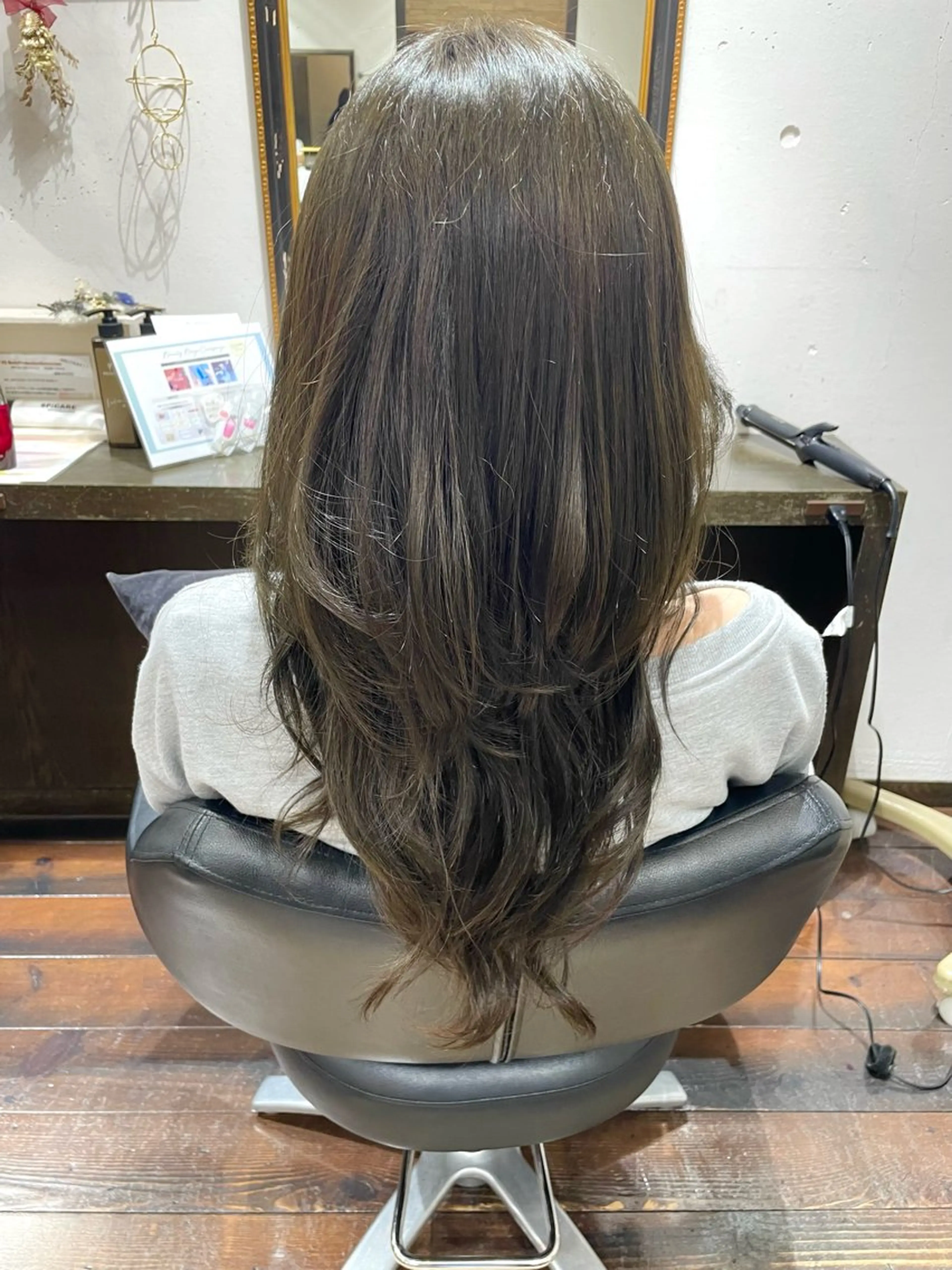 ロング カラー オリーブカラー 渡邉 光姫のヘアスタイル