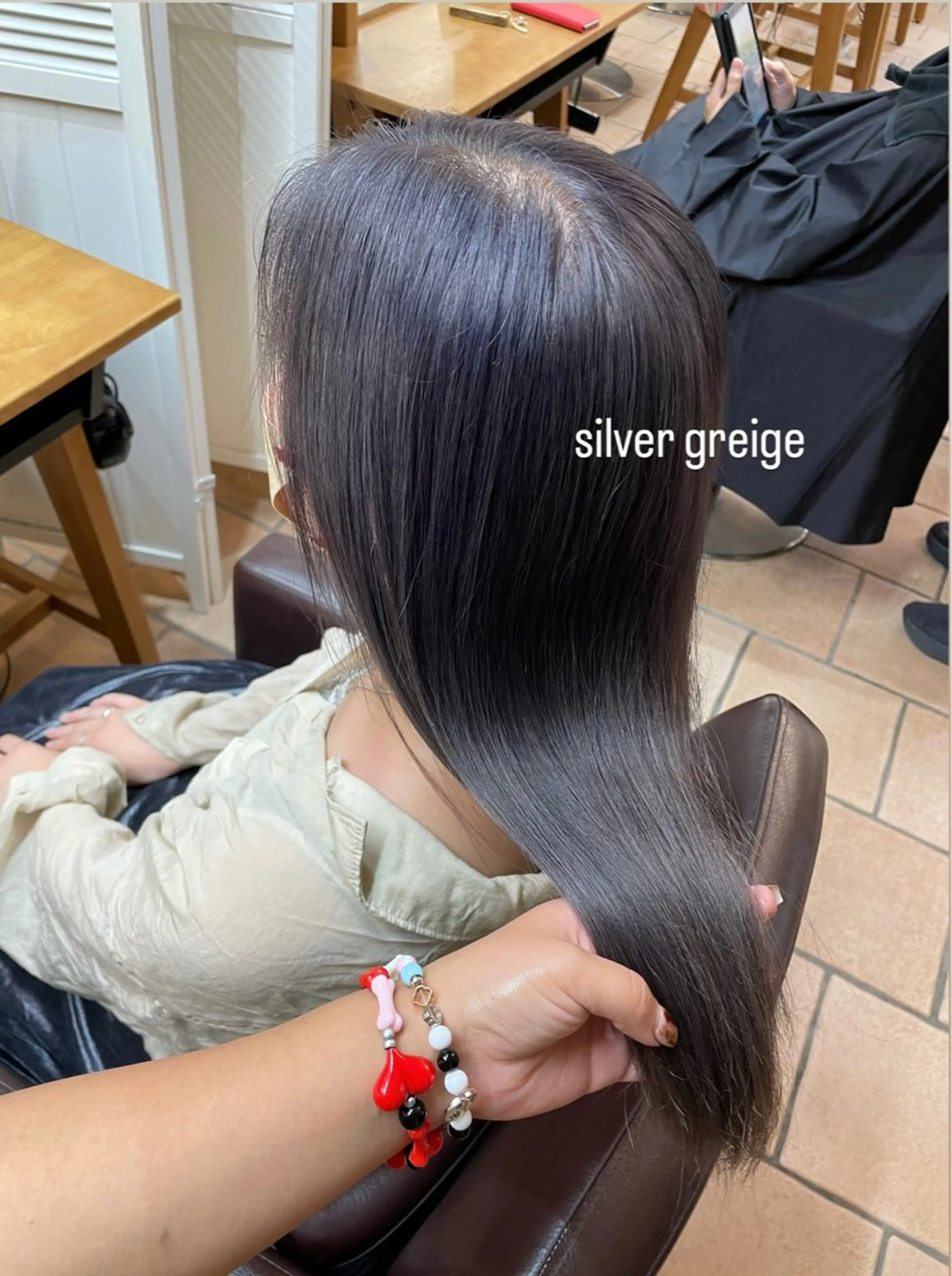 ミディアム カラー シルバー 透明感カラー☆スパ☆ 石上遥楓のヘアスタイル