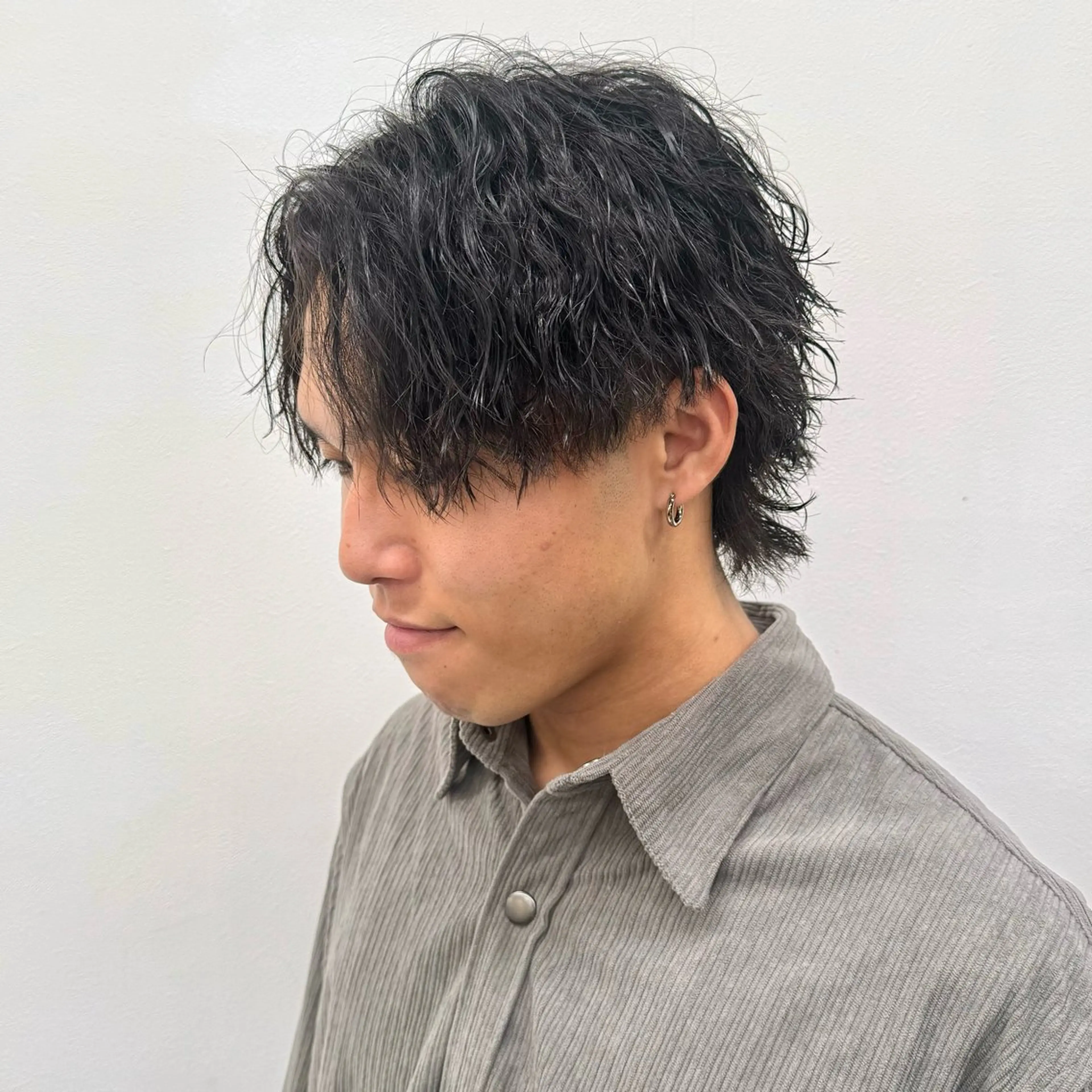 ミディアム パーマ ヘアアレンジ メンズ メンズウルフカット ウルフカット 顔まわりカット の達人のヘアスタイル