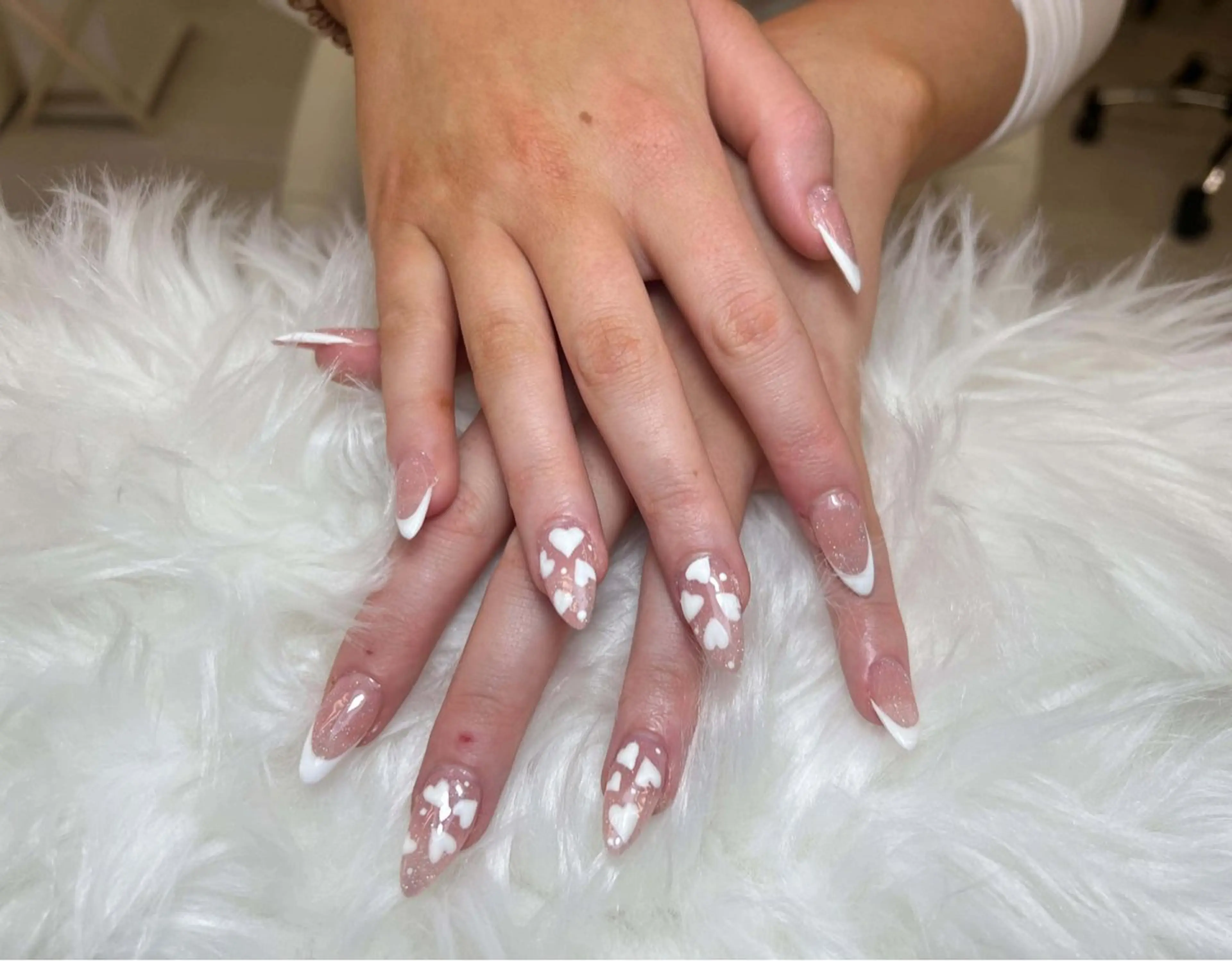 ネイル アートネイル オーロラネイル チークネイル 長さ出し フットネイル ハンドネイル ハンドケア Mio_ Noiranailのネイルデザイン