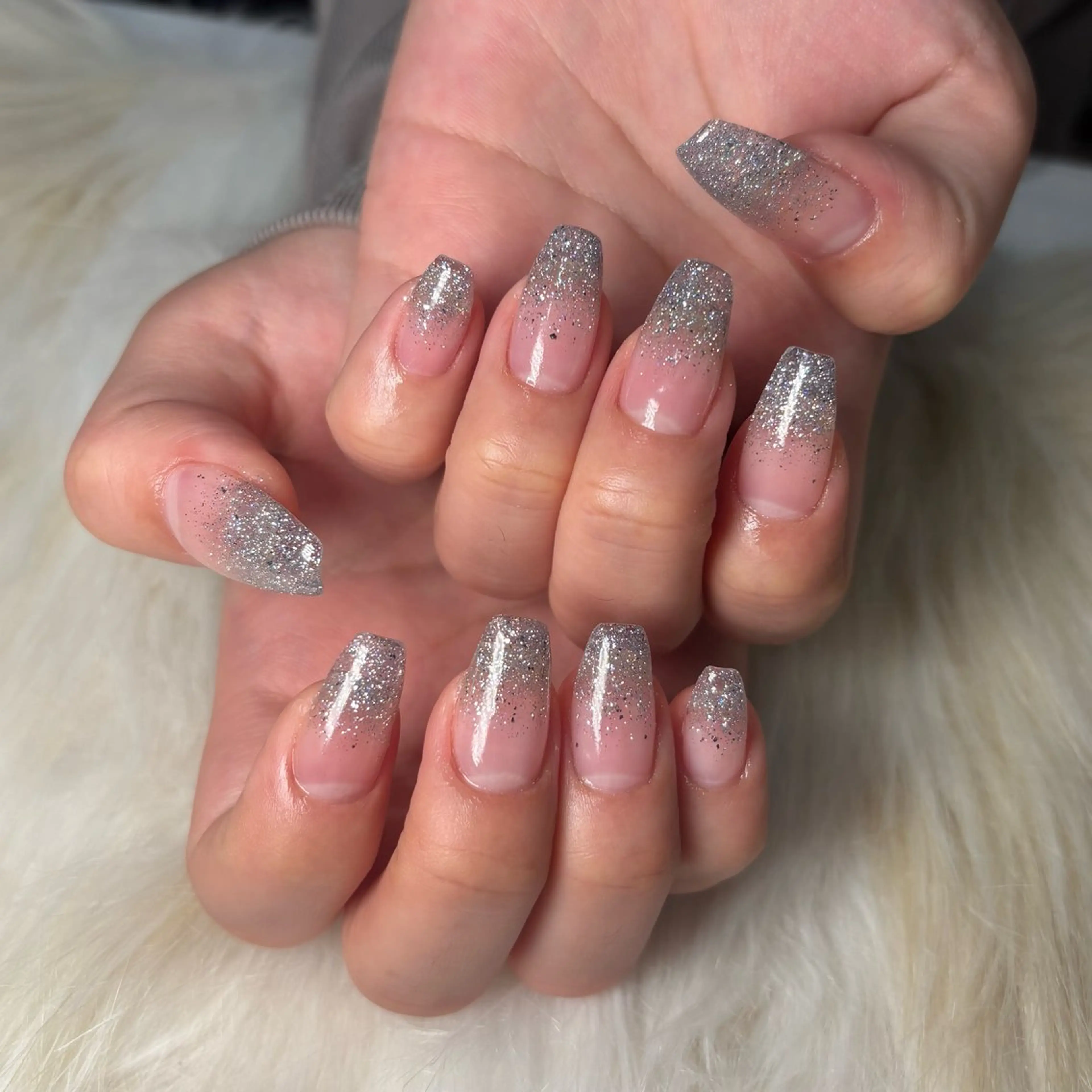 【1年以上経験、上級持ち者💅】〈オフ込みチップ長さ出し•長さはMAXまで◎>ラメグラ、カラーグラデーションの写真