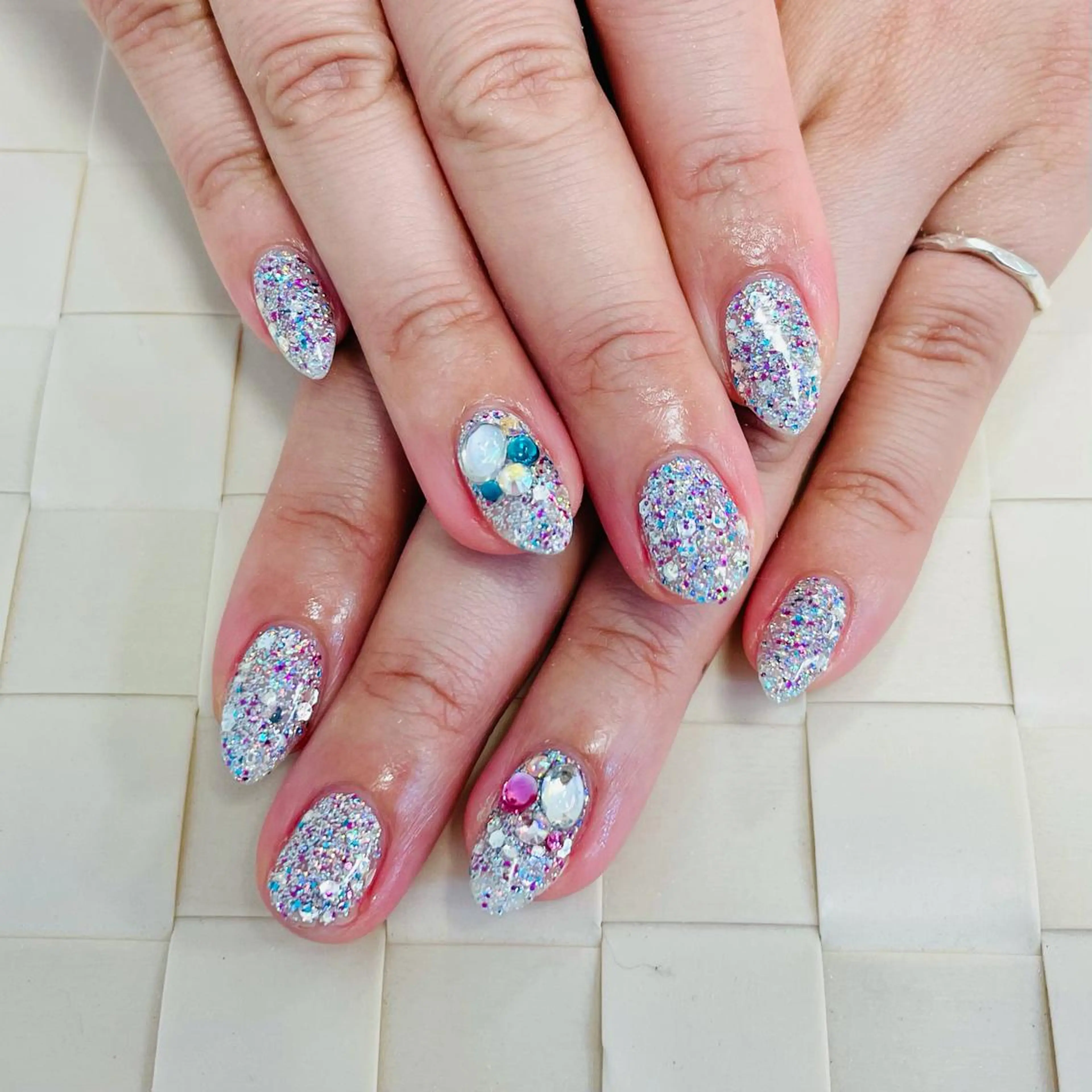 ネイル e+LUCIA NAIL関内店所属・花岡 佑紀のネイルデザイン