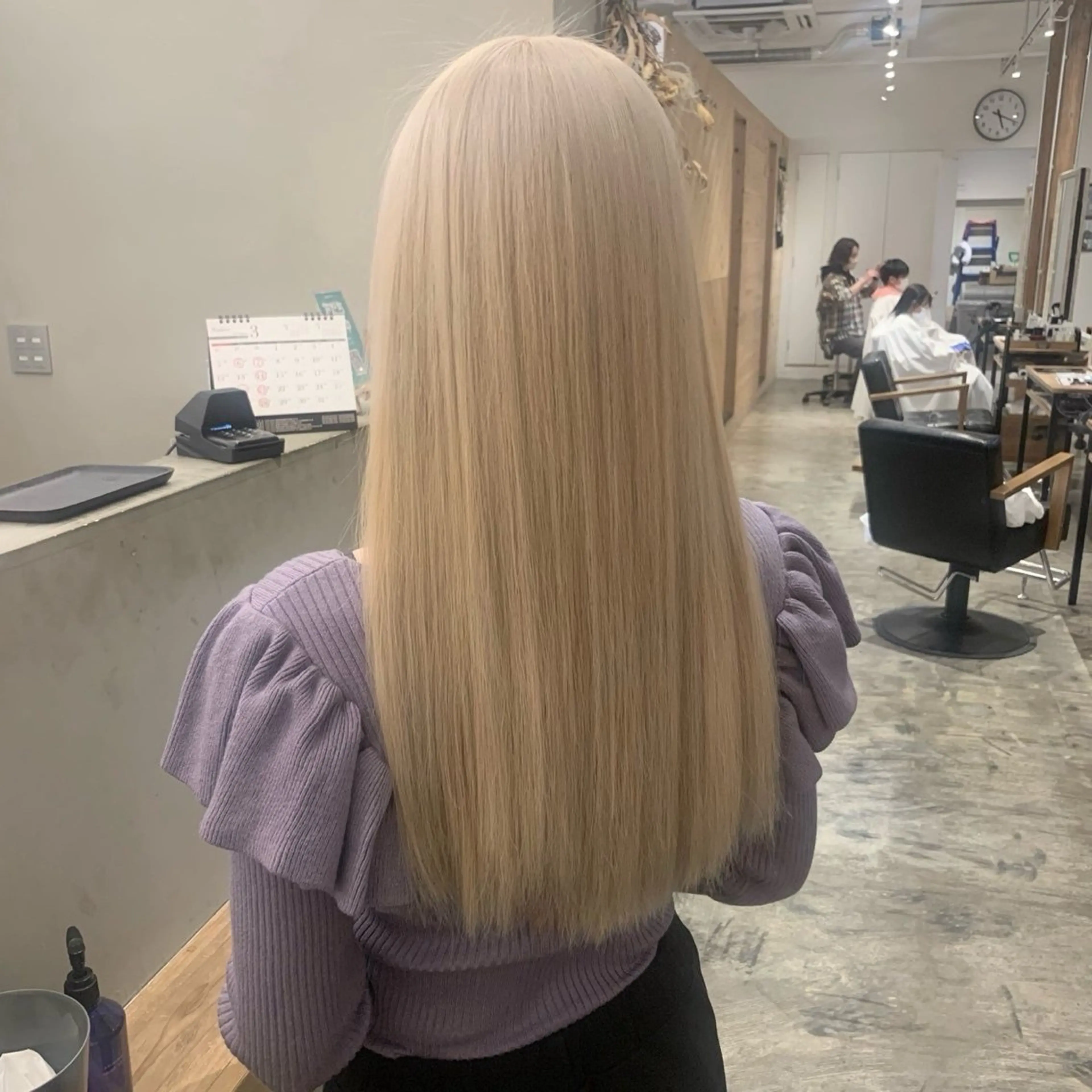 セミロング カラー ブリーチカラー特化 ✨️永井諒のヘアスタイル