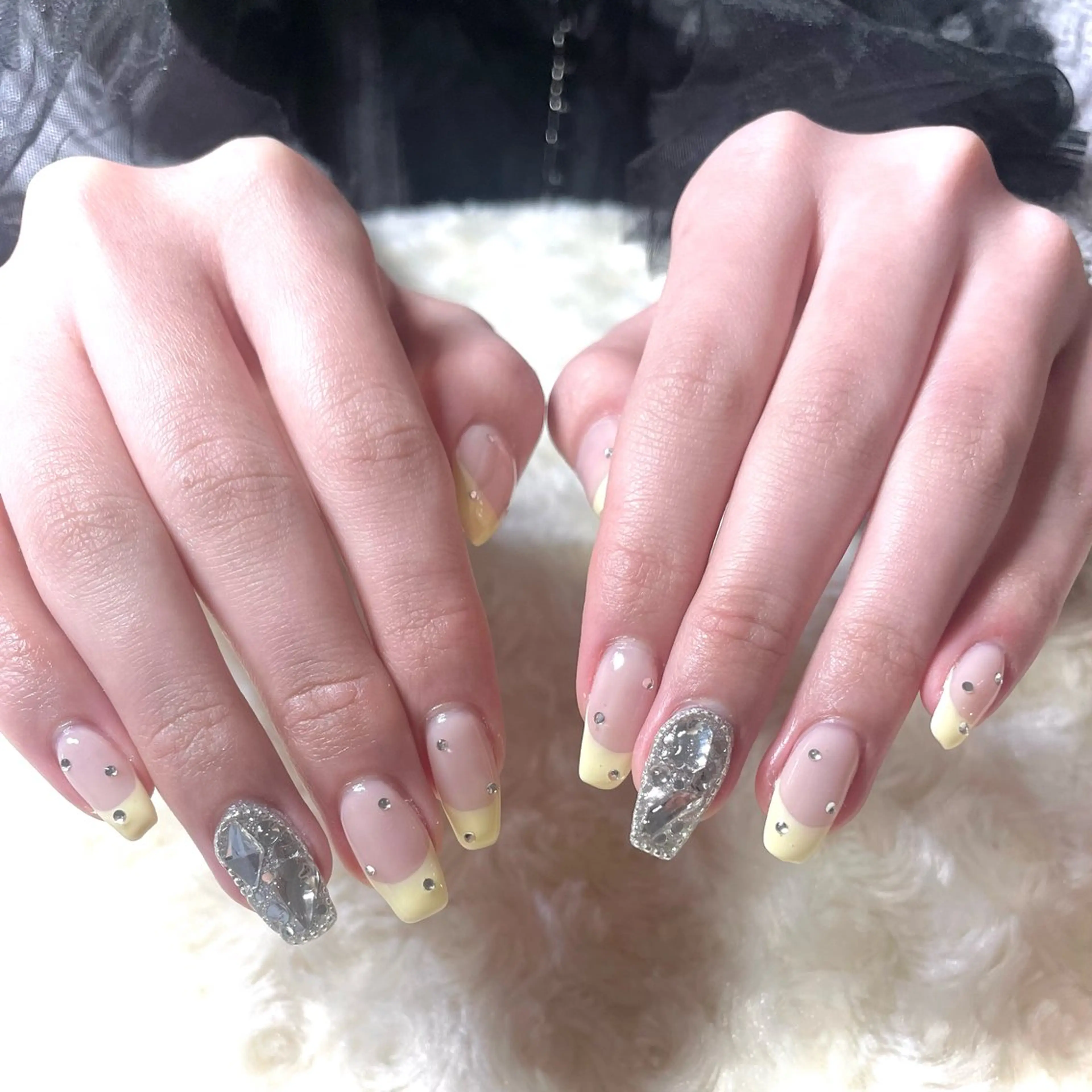 ネイル フレンチネイル キラキラネイル 黄色 aime Ayanoのネイルデザイン