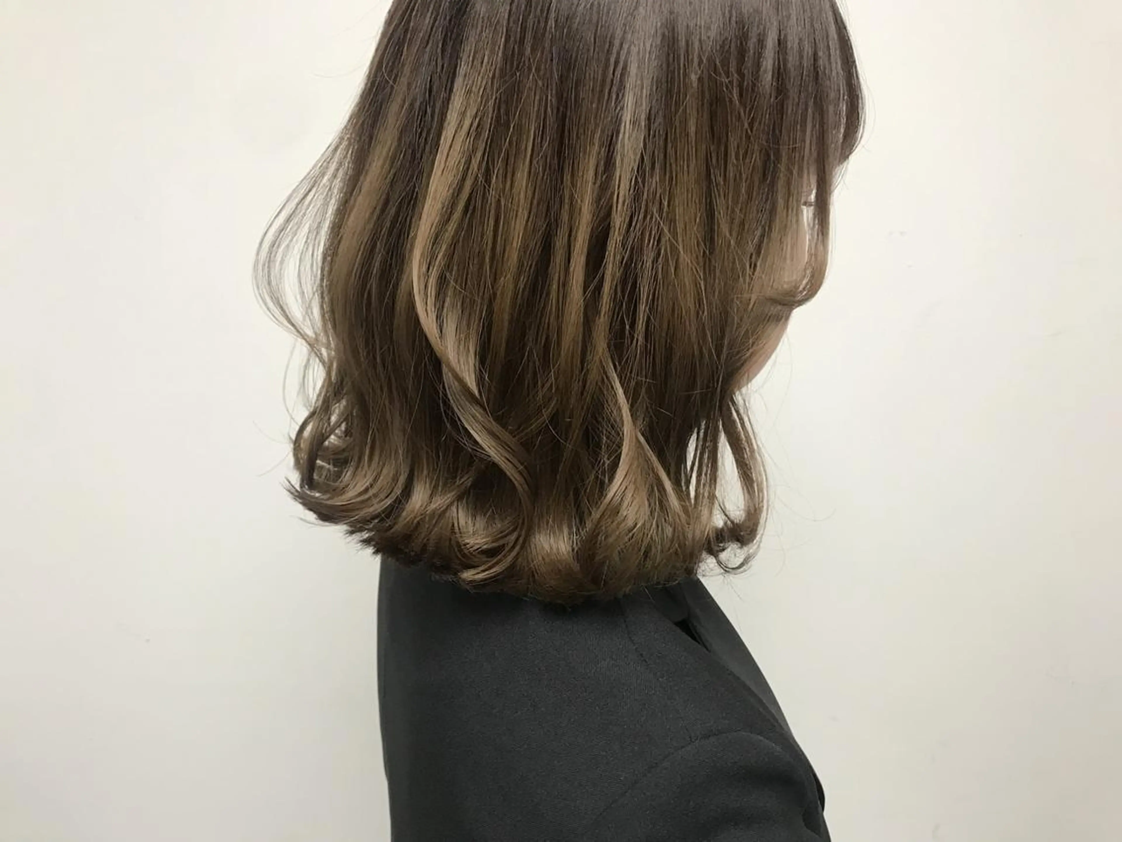 セミロング カラー 切りっぱなしボブ バレイヤージュ ベージュカラー ブラウンカラー デザインカラー ヘアカラー MAIKO 【中崎・茶屋町】のヘアスタイル