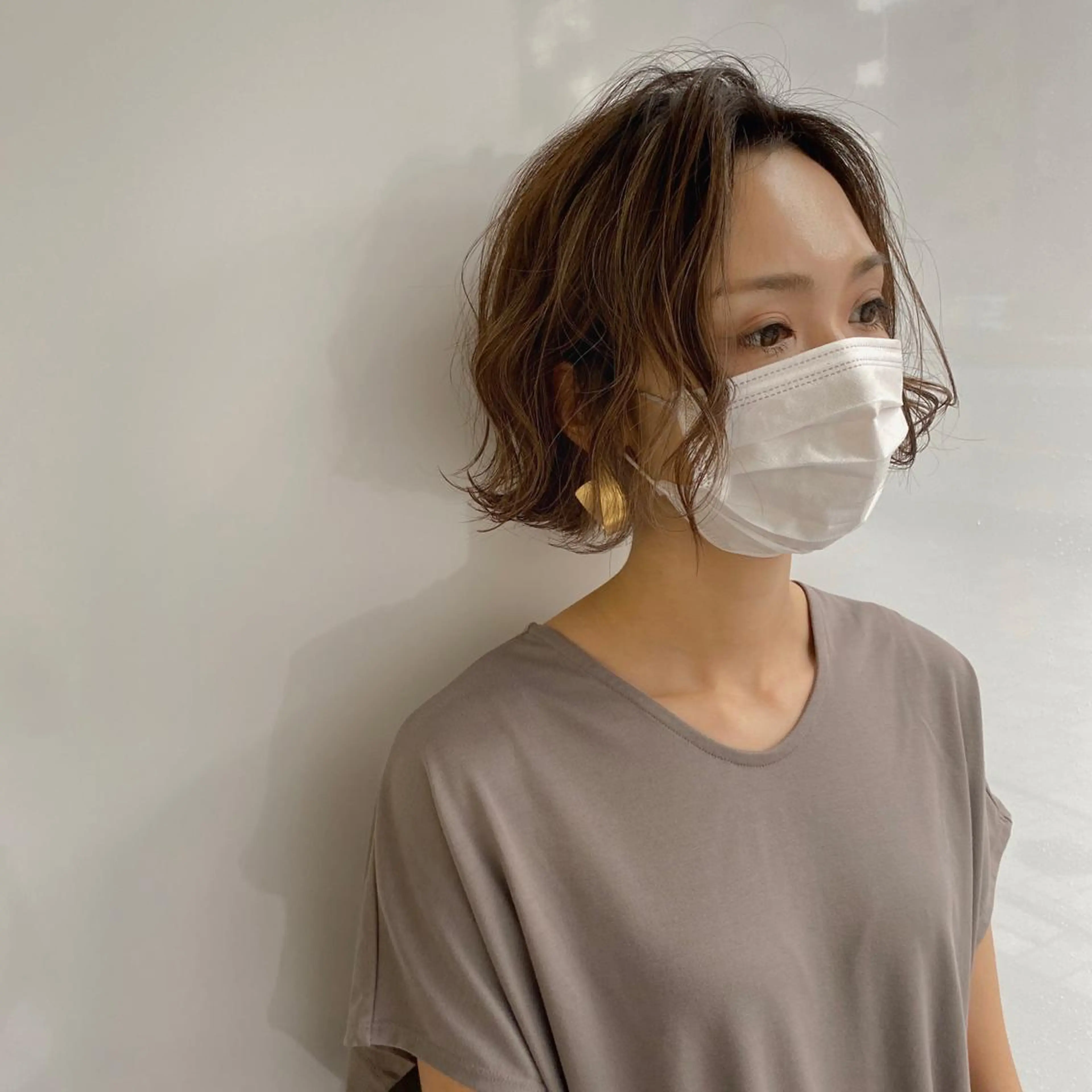 ショート カラー ベージュカラー ハイトーンカラー カット ヘアカラー トリートメント (h)wim ウィムのヘアスタイル