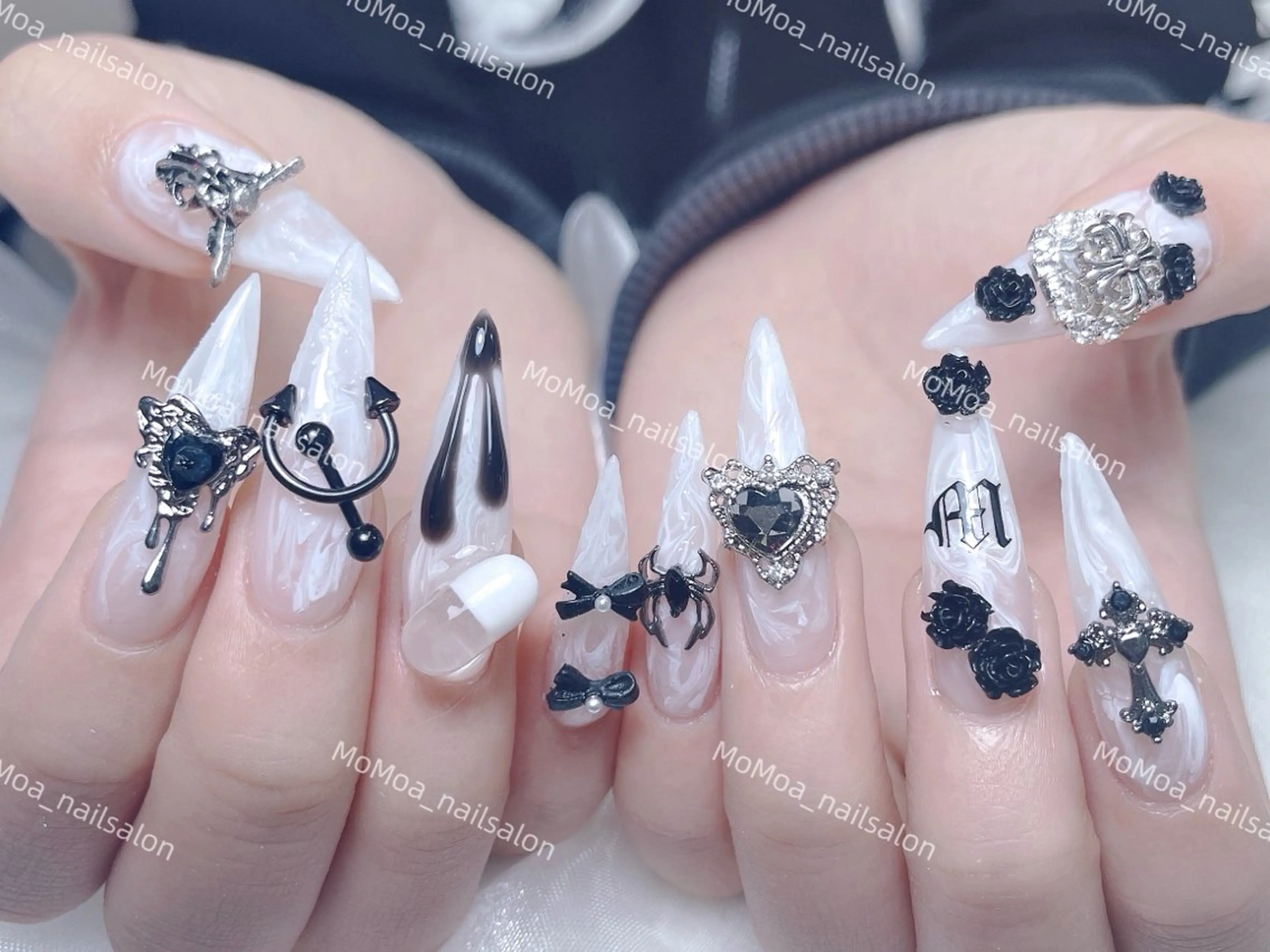 ネイル グラデーション キラキラネイル マグネットネイル スカルプネイル 冬ネイル ハンドネイル kawaiiko サロンのネイルデザイン