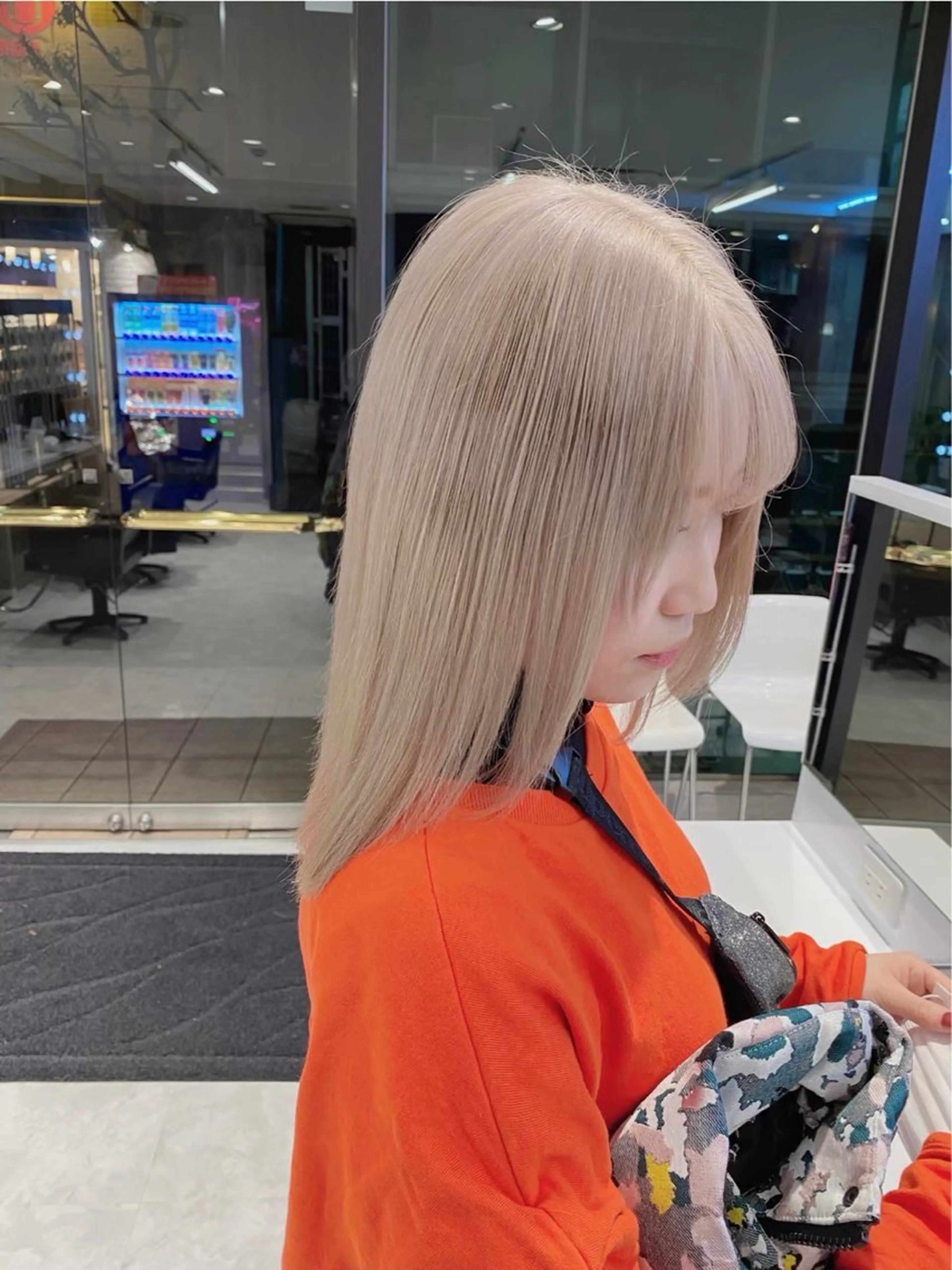 セミロング カラー アッシュ アッシュグレー ベージュカラー ブリーチ ブロンド 【美髪ハイトーン】 髪質改善/大和🎀のヘアスタイル