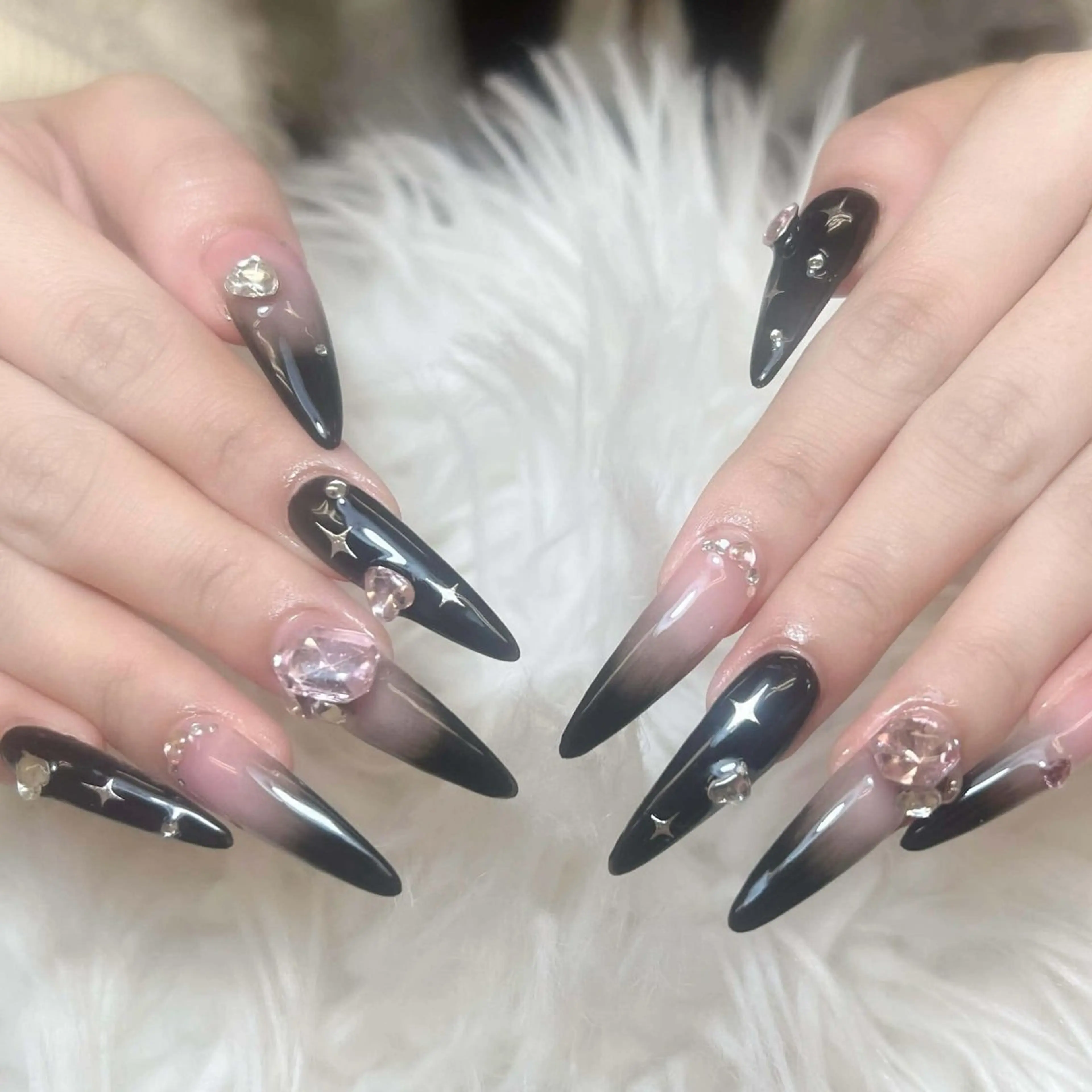 ネイル ハンドネイル ミン ゴテゴテネイルのネイルデザイン