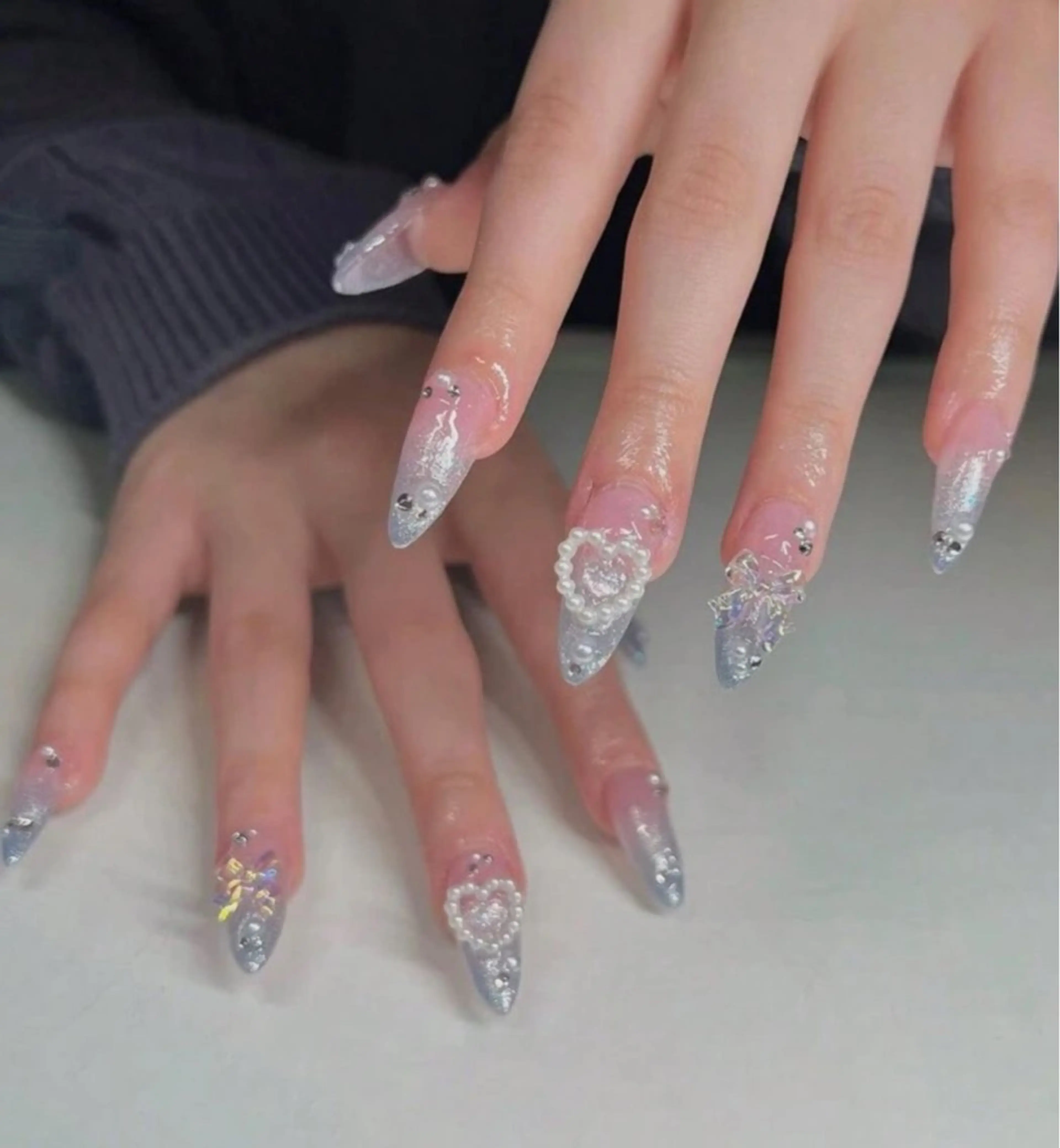 ネイル オーロラネイル フレンチネイル ジェルネイル ハロウィン キラキラネイル H.baby Nail Salonのネイルデザイン