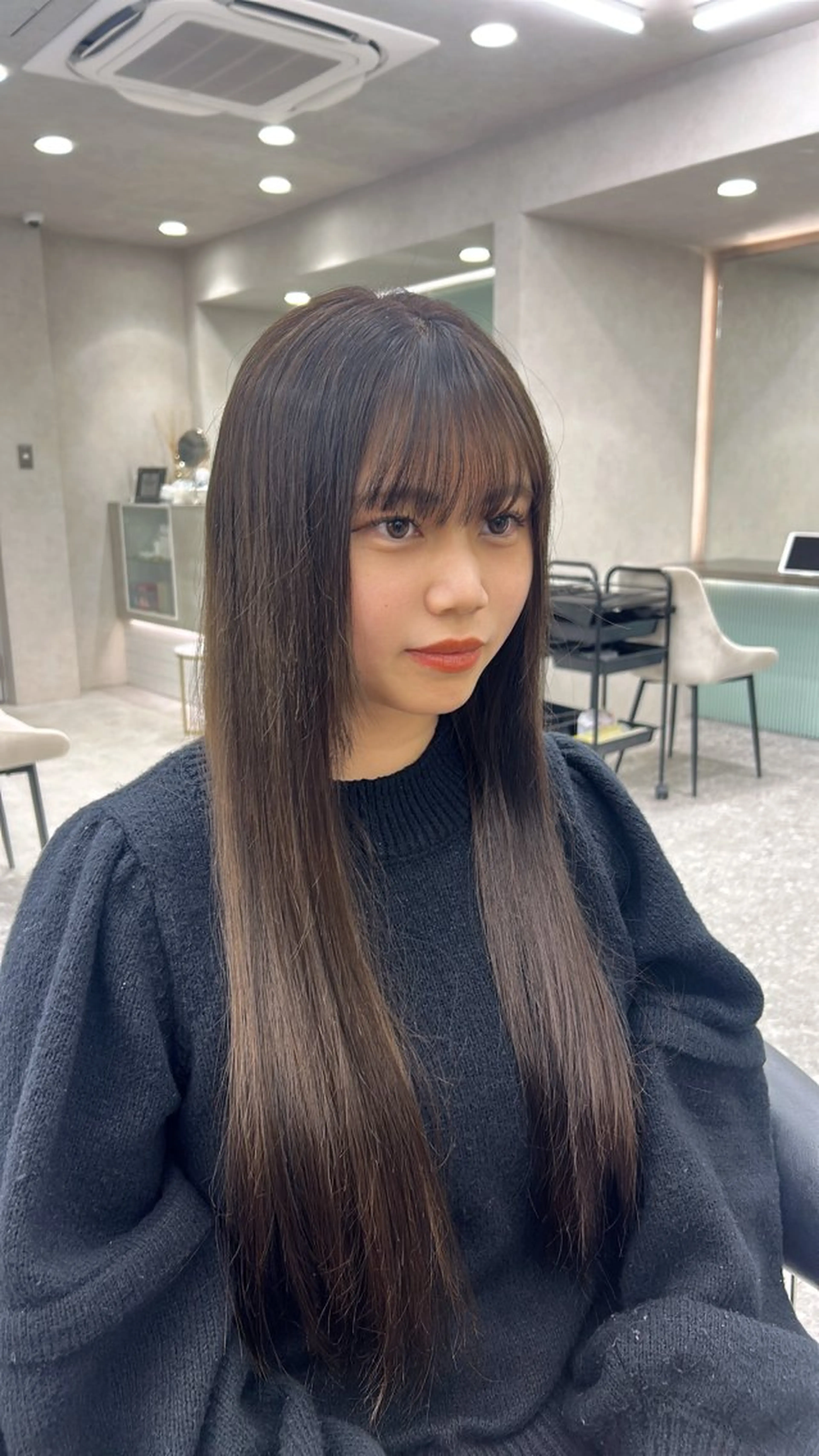 ロング カラー 透明感カラー ダークグレー グレージュ ヘアカラー トリートメント Lond mare所属・あ い か 🎀 レイヤーカットのヘアスタイル