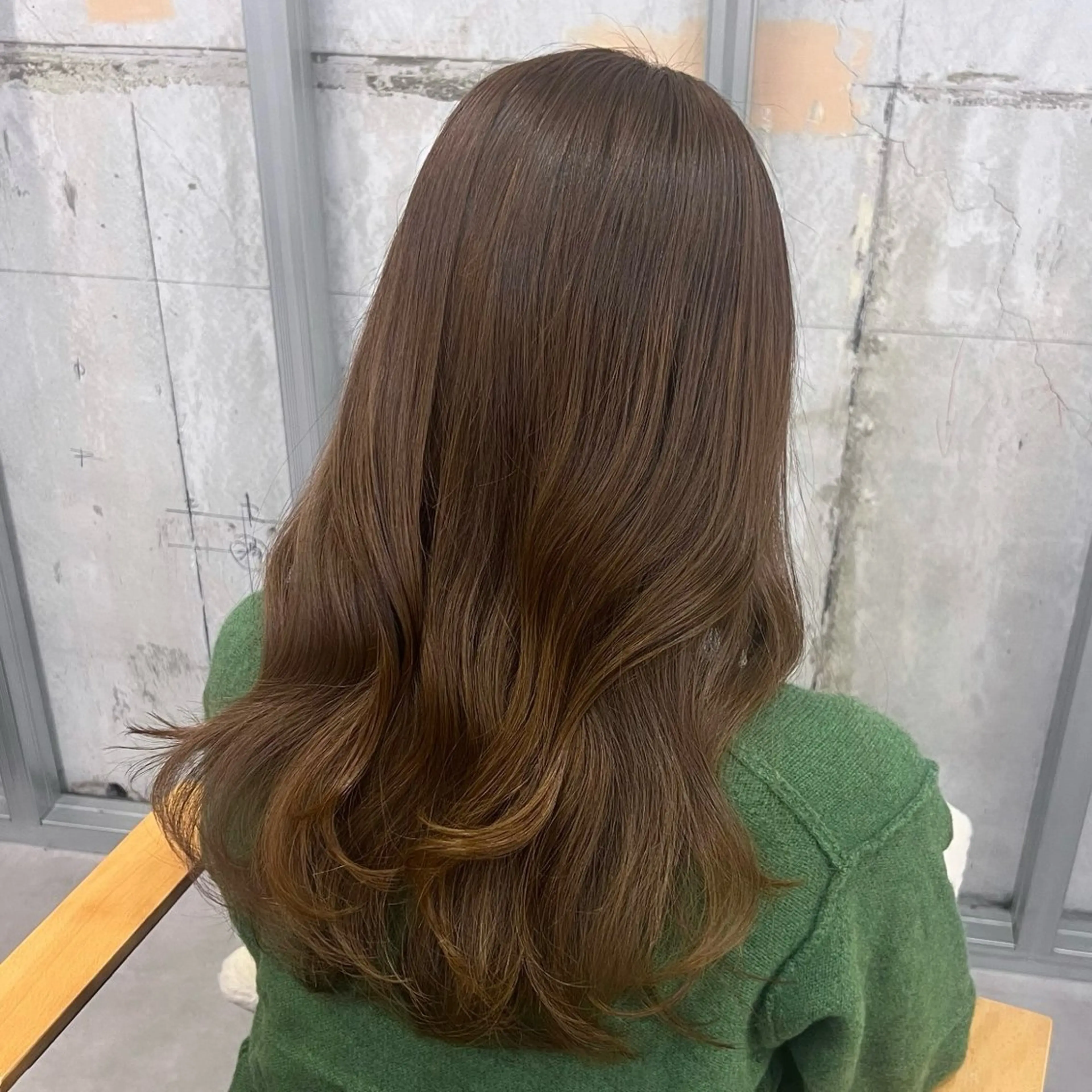 セミロング カラー パーマ アッシュ アッシュグレー アッシュグレージュ ベージュカラー 黒髪 ブリーチなし/ ベージュ/akiraのヘアスタイル