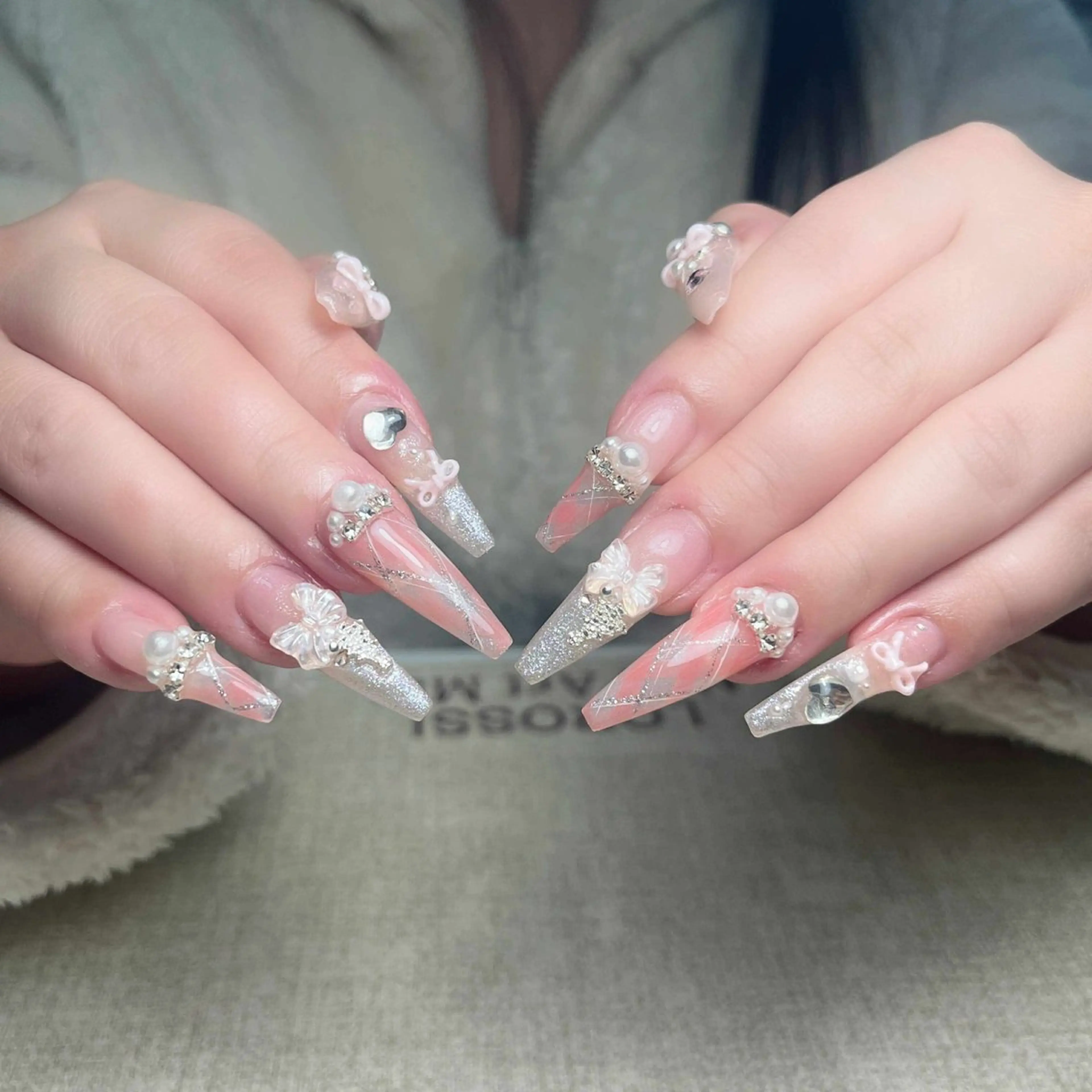 ネイル オーロラネイル ボルドー ブラウン ハート ラメ(グリッター) ハンドネイル ハンドケア Nova Nail Shinsaiのネイルデザイン