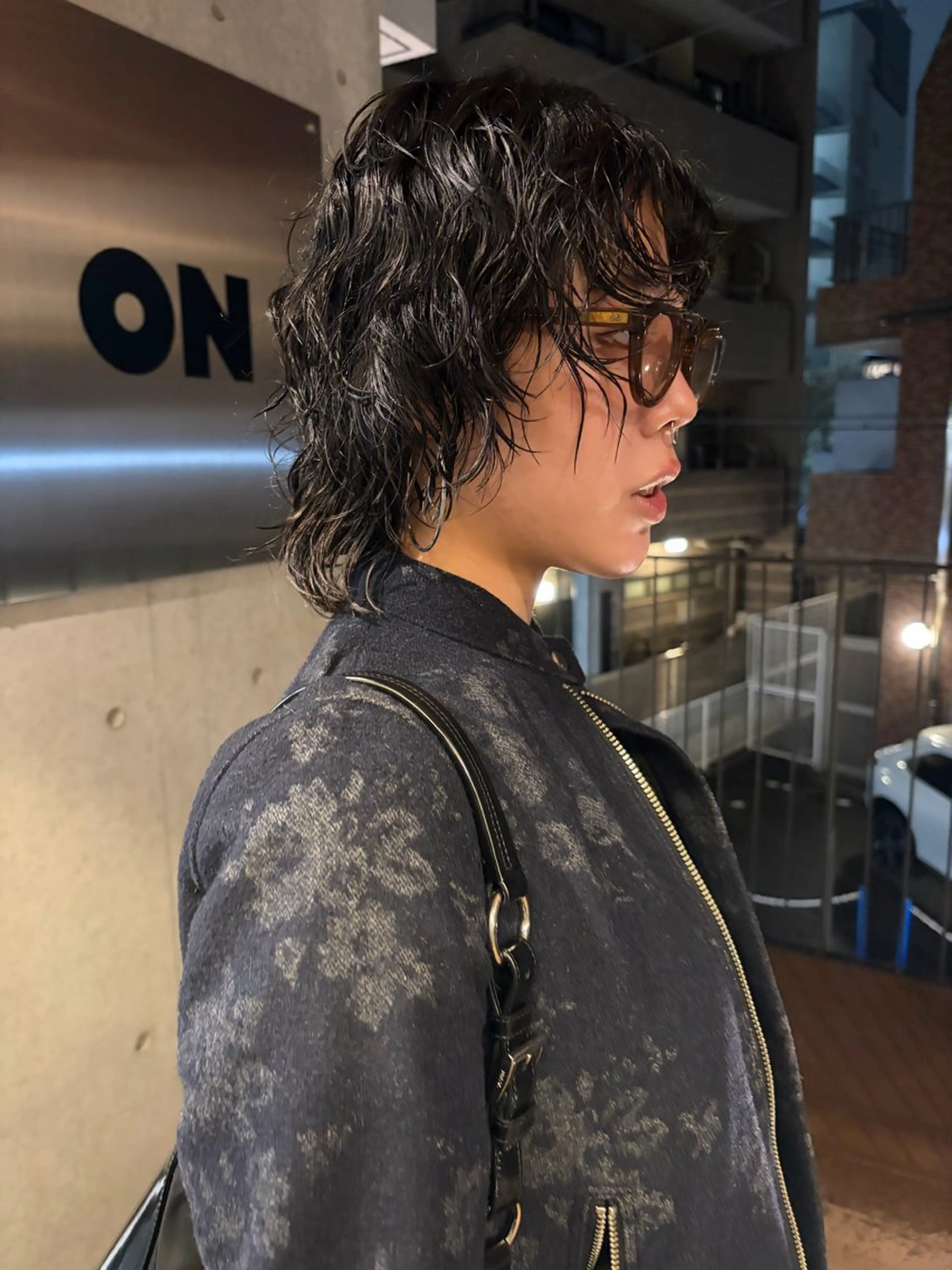 ミディアム YUUKI/ウルフ .ハイレイヤーのヘアスタイル