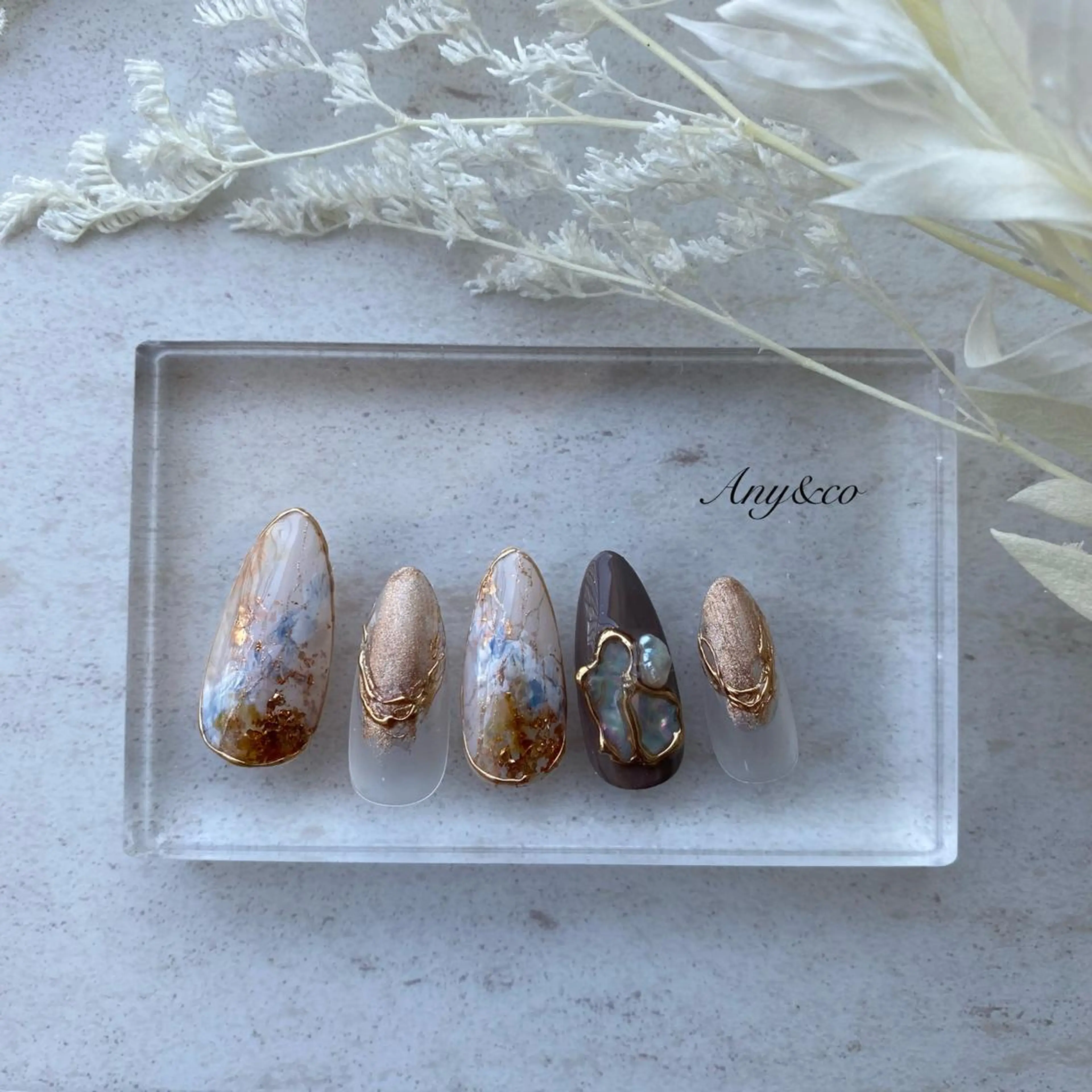 選べる定額③【デザインネイル】周りと差をつける大人ニュアンスデザインの写真