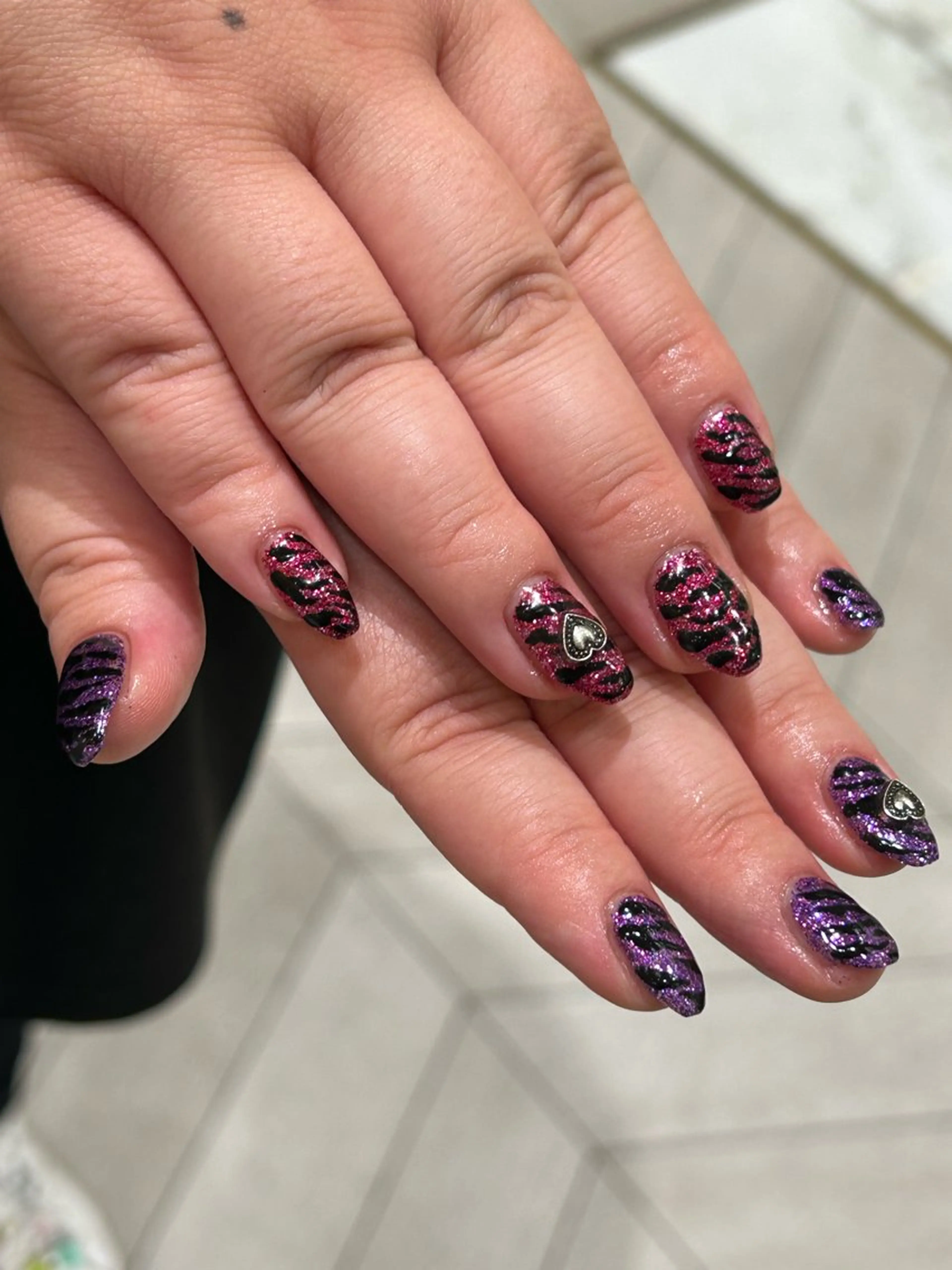 ネイル アニマル柄 ラメ(グリッター) ꪆৎ平行アーチ ྀི ワカナの眉毛・アイブロウイメージ