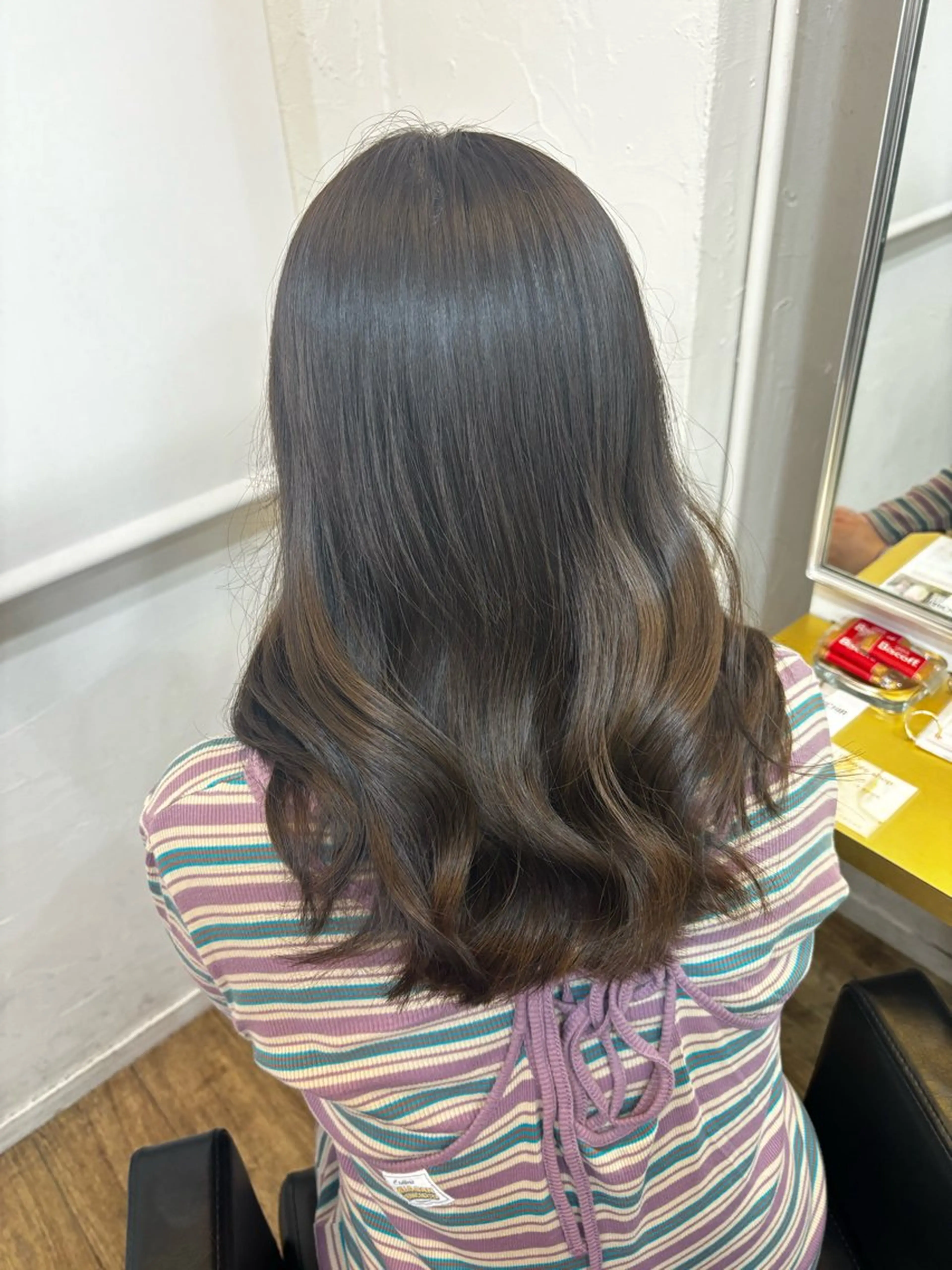 セミロング カット ヘアカラー トリートメント シオン/艶髪/ 暗髪カラーのヘアスタイル