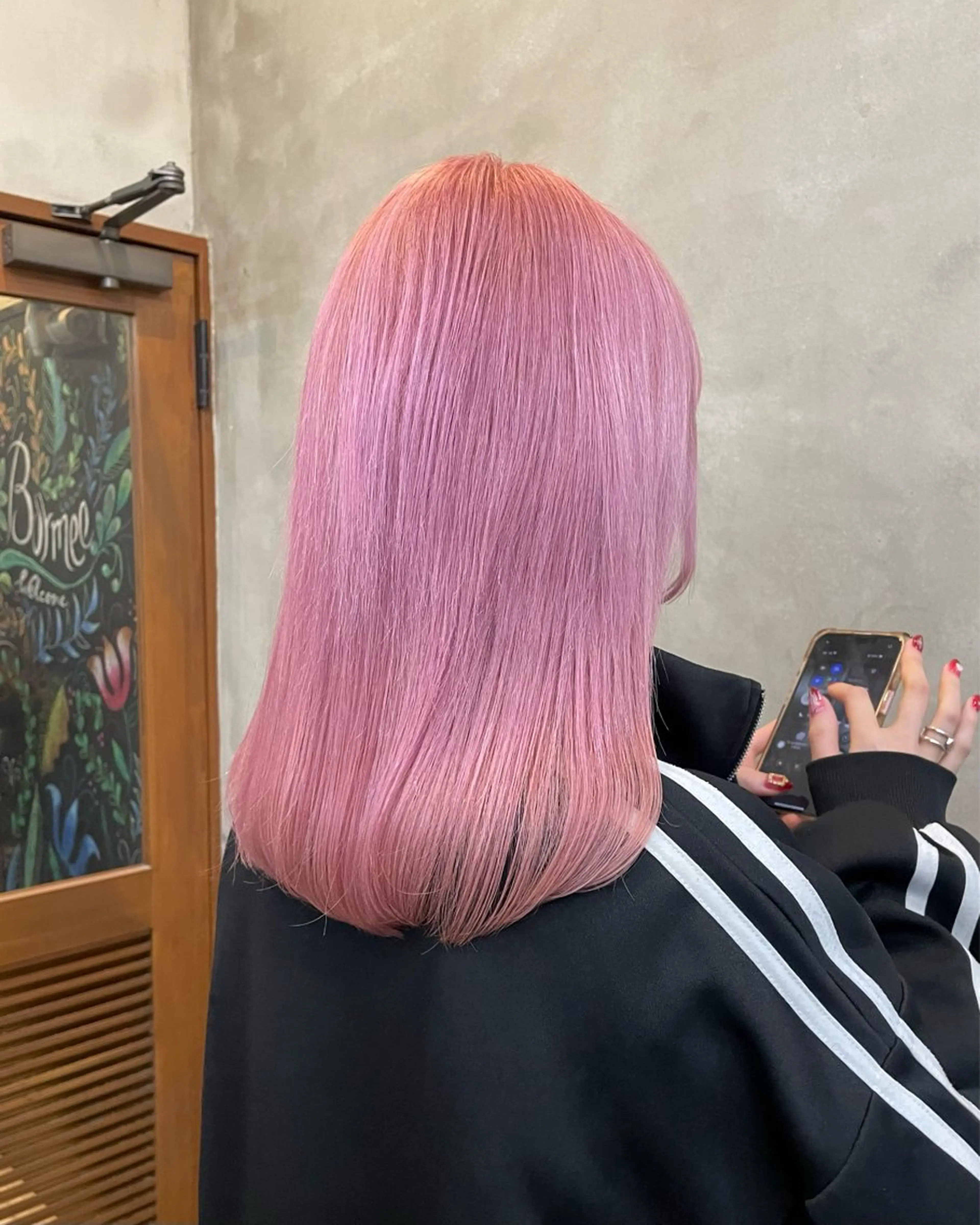 セミロング カラー ヘアカラー 【ピンク/韓国ヘア/ ヘアセット】亜海のヘアスタイル