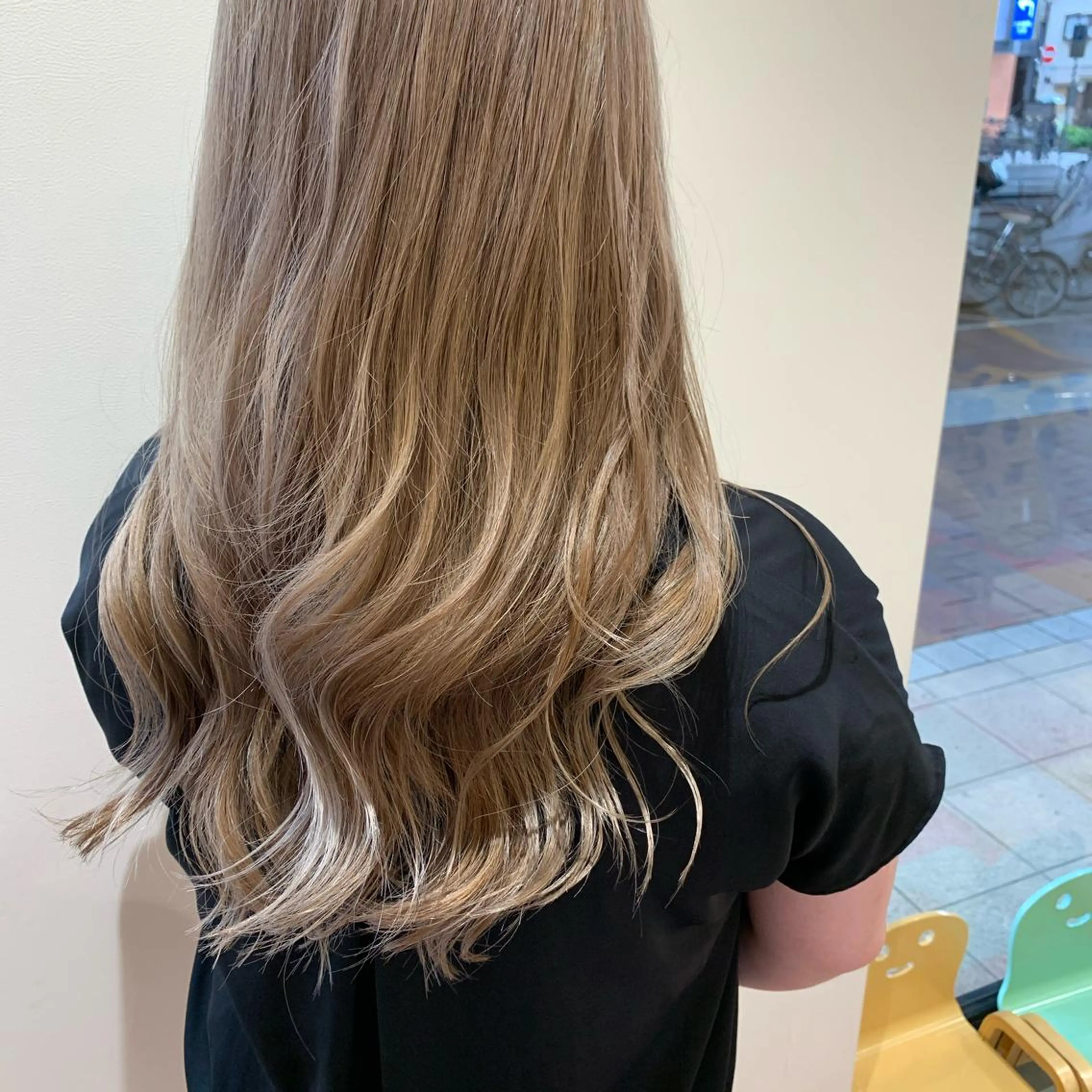 ロング 透明感カラー 金村真子のヘアスタイル