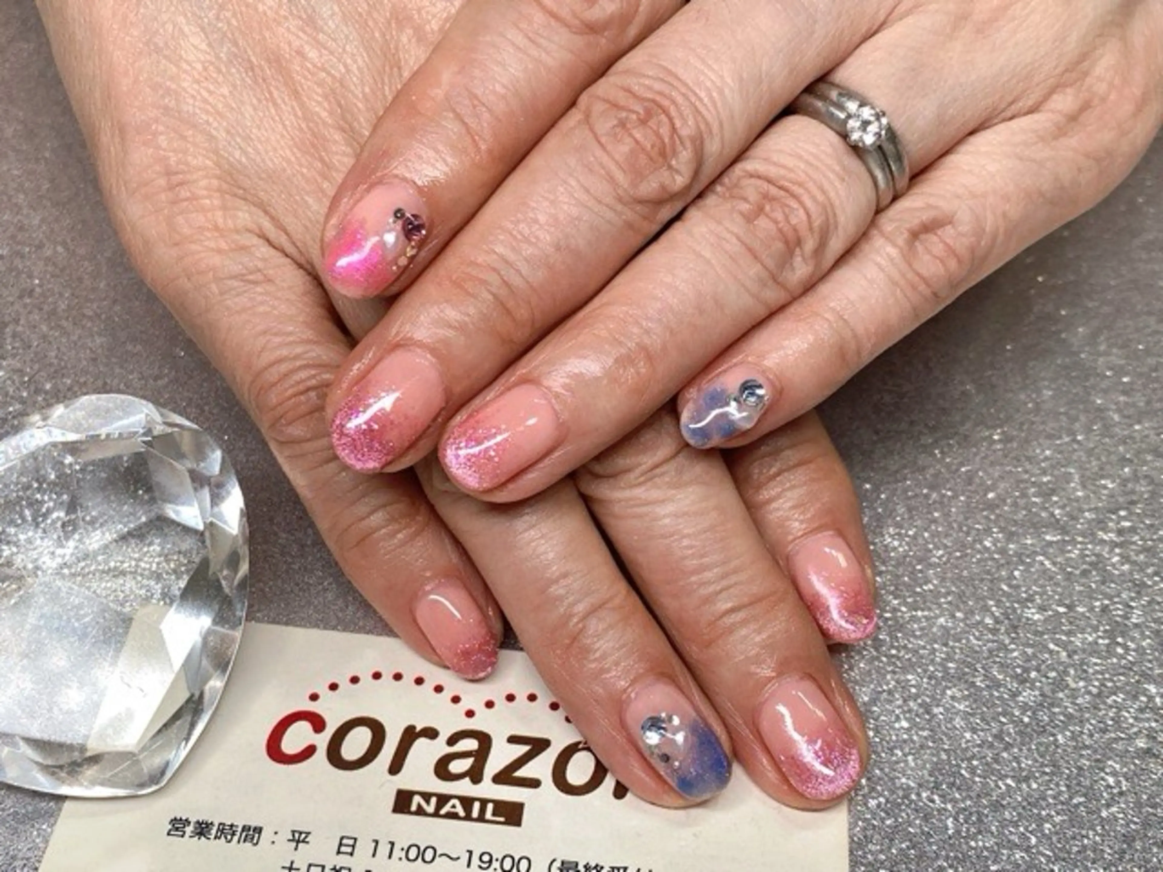 ネイル ブルー グラデーション マグネットネイル 大理石ネイル(マーブル) ピンク corazon所属・ネイリスト aicoのネイルデザイン
