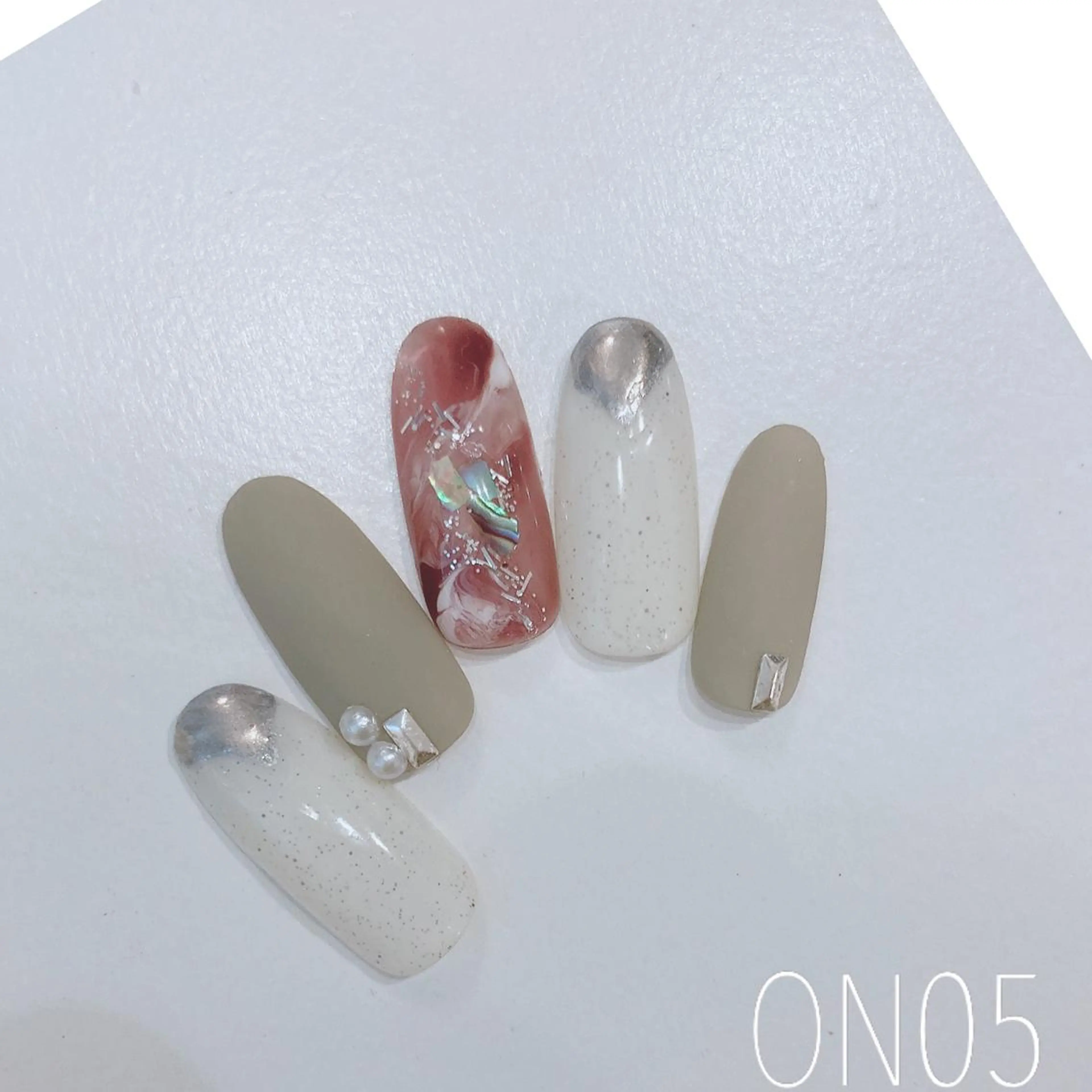 ネイル 園 寛子 （ネイリスト）のネイルデザイン