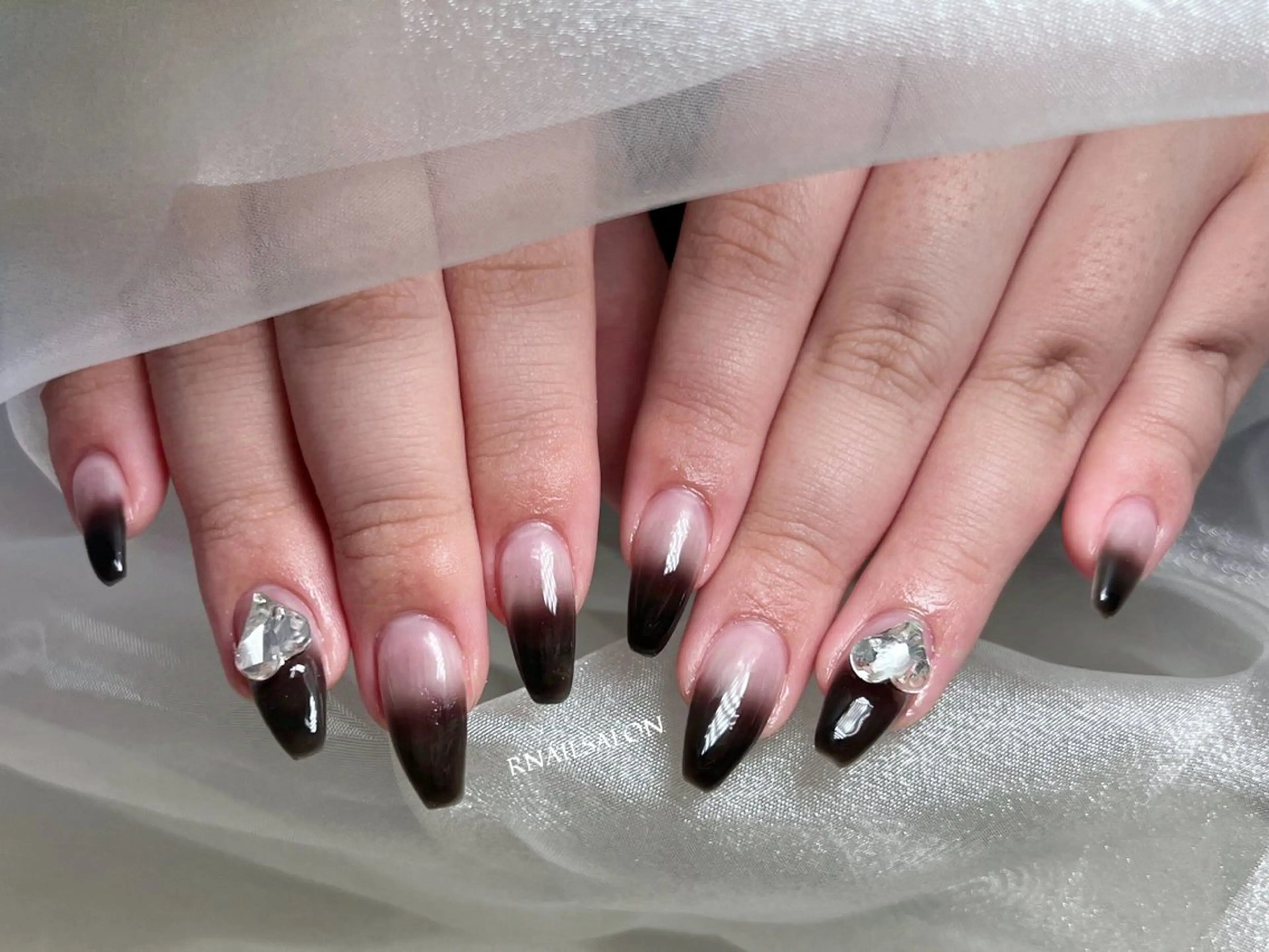 ロング R NAILSALONのネイルデザイン