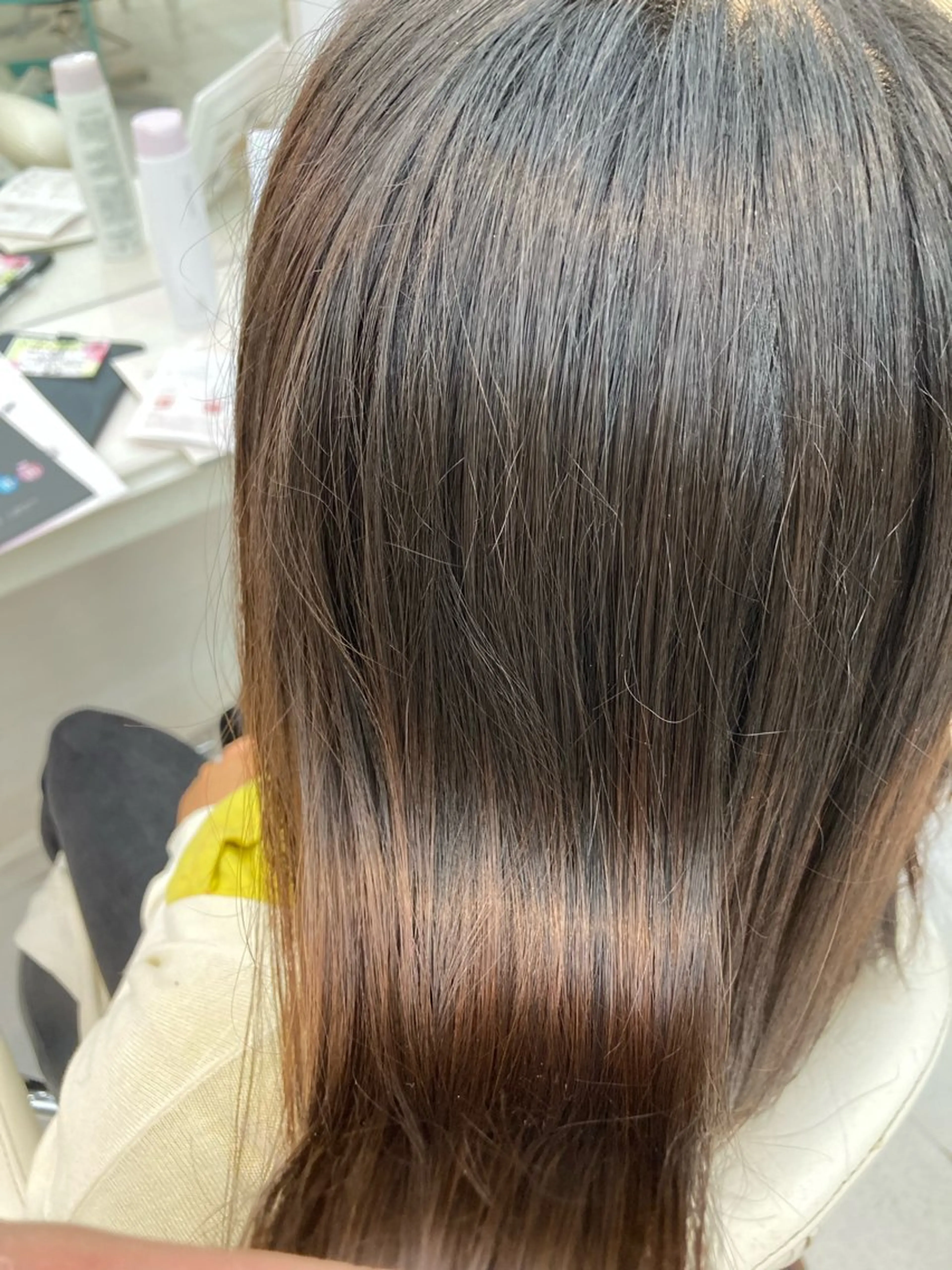 セミロング 髪質改善 酸性ストレート 縮毛矯正 トリートメント 岩崎 裕司のヘアスタイル