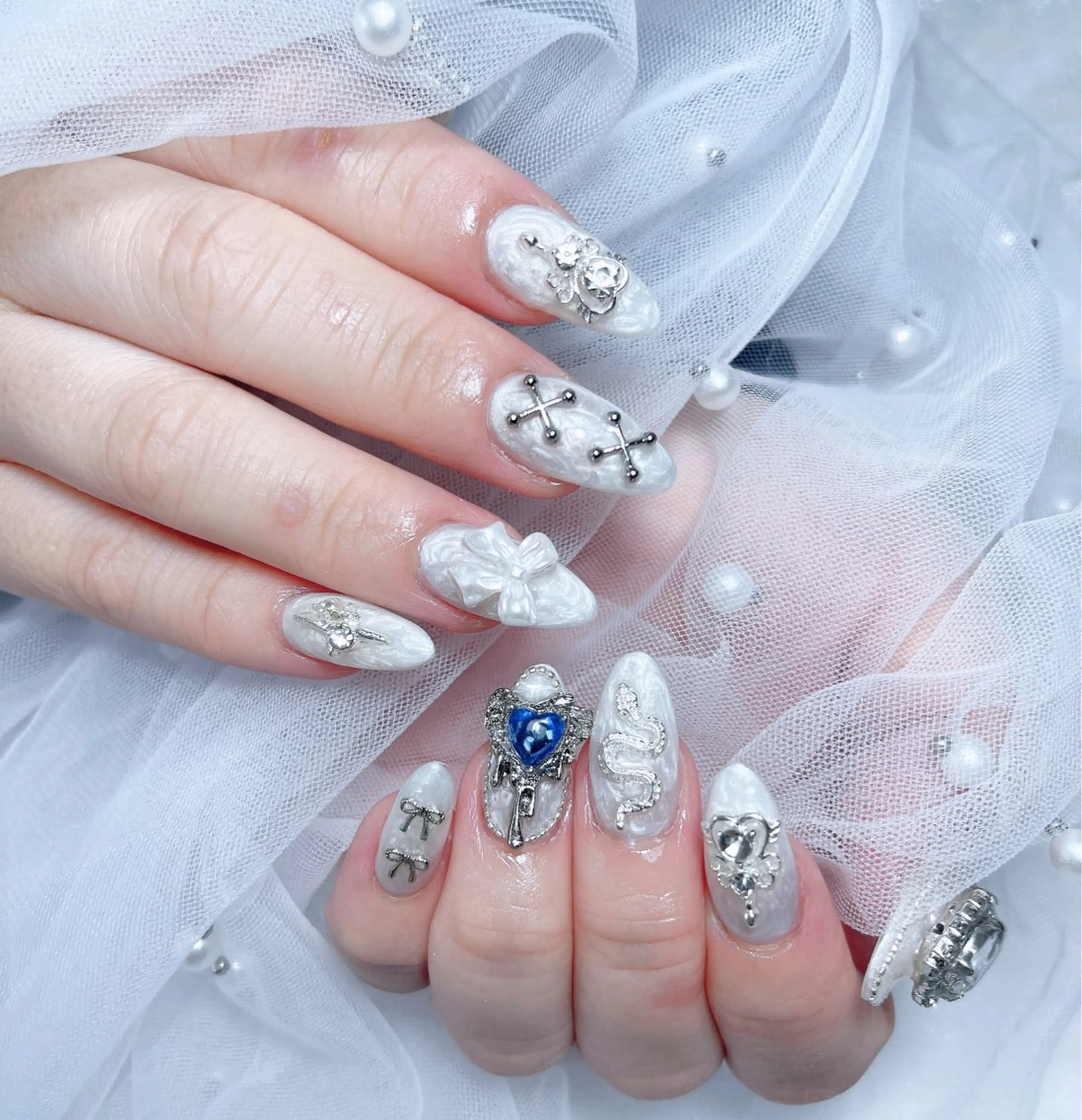 ネイル オーロラネイル クリアネイル フラッシュネイル ジェルネイル グラデーション ハンドネイル Amee Nailsalonのネイルデザイン