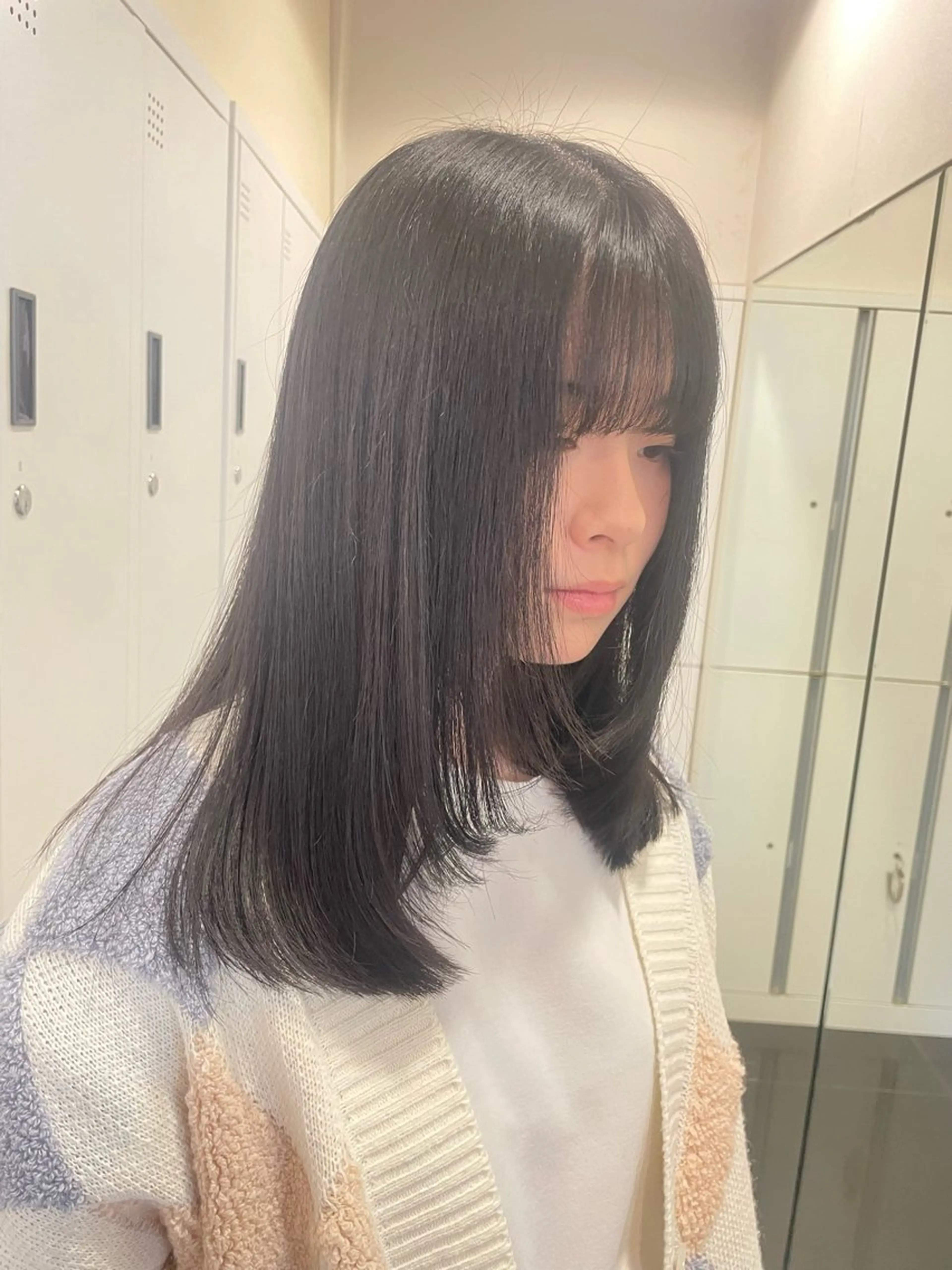 セミロング カット ハイトーン/パーソナ ルカラー診断・ユキノのヘアスタイル