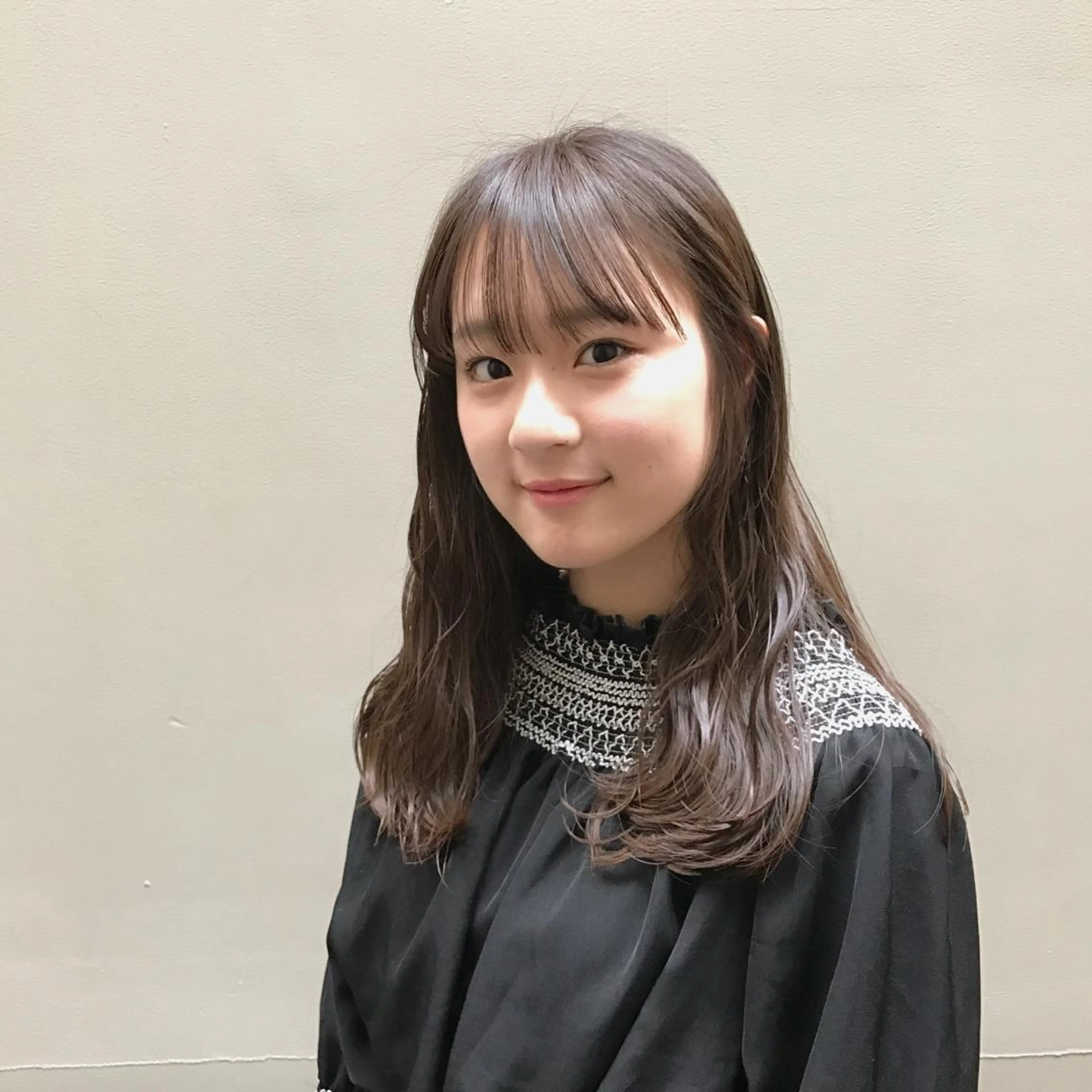 セミロング カラー イルミナカラー シースルーバング 日々所属・谷 大地のヘアスタイル