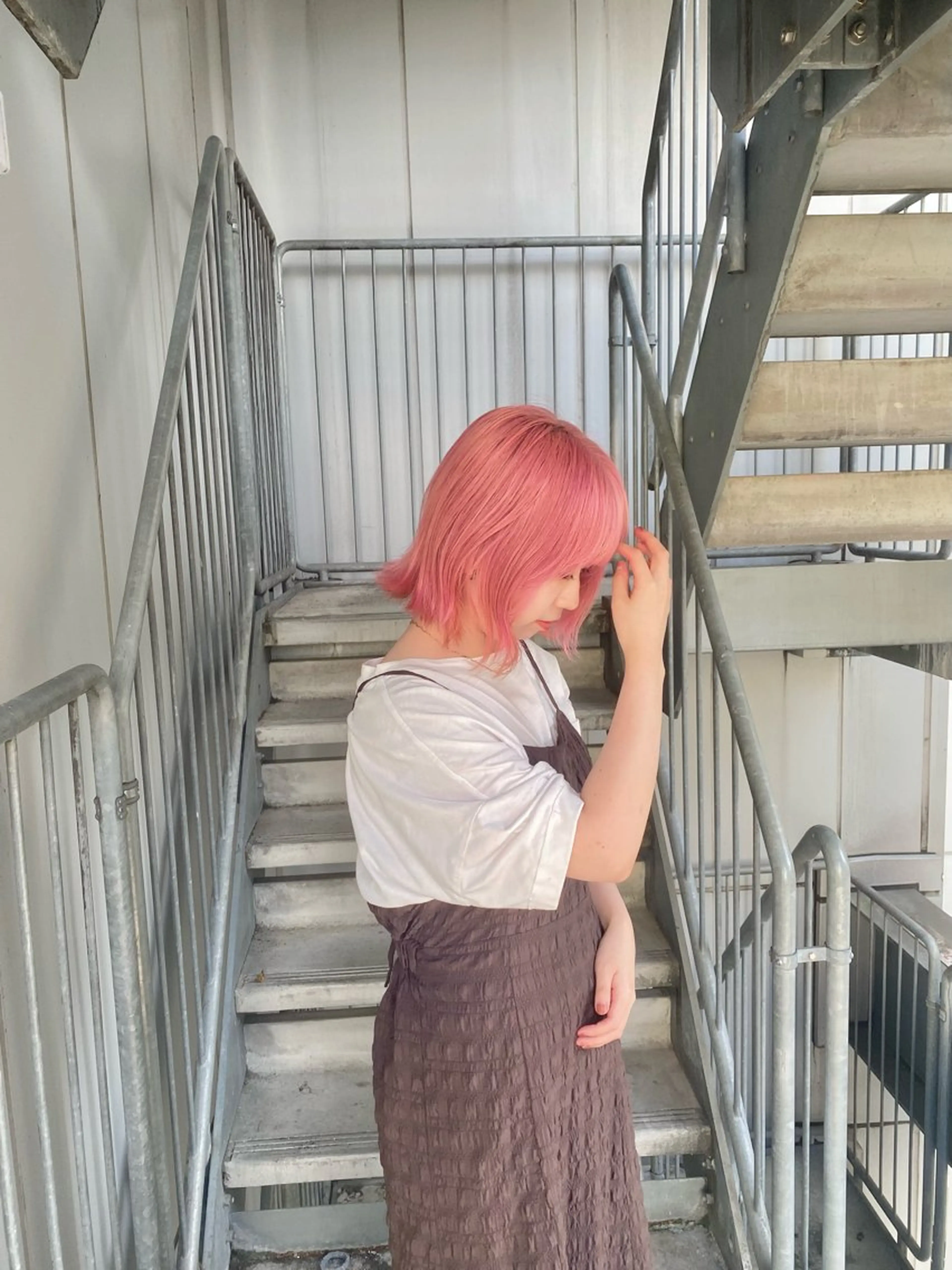 ショート カラー ブリーチ ピンクカラー カット ヘアカラー トリートメント くさかみさき🌼暖色 /耳つぼ/オタク🌼のヘアスタイル