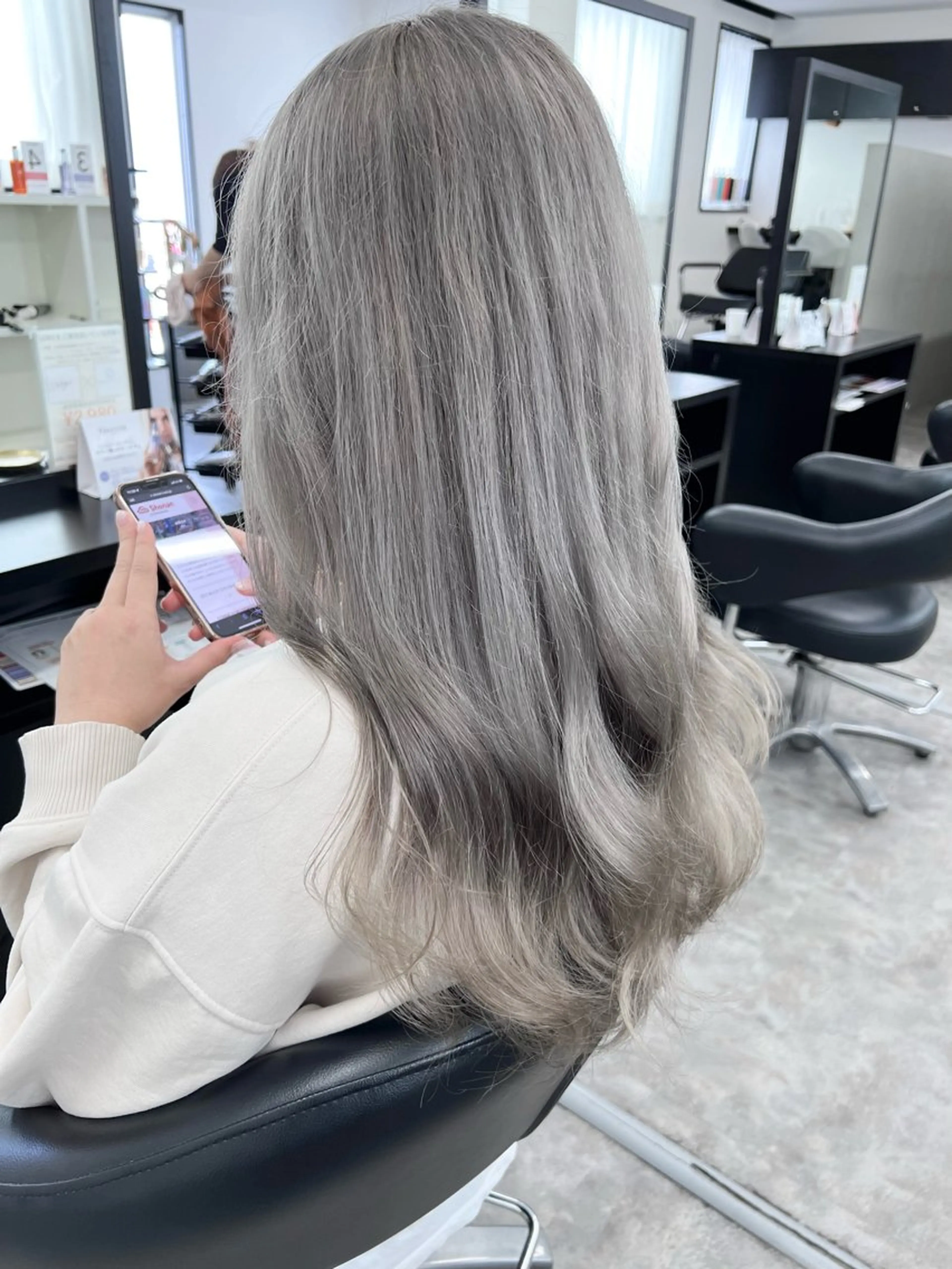 ロング カラー シルバー ホワイトシルバー LOBY所属・LOBY トモヤのヘアスタイル