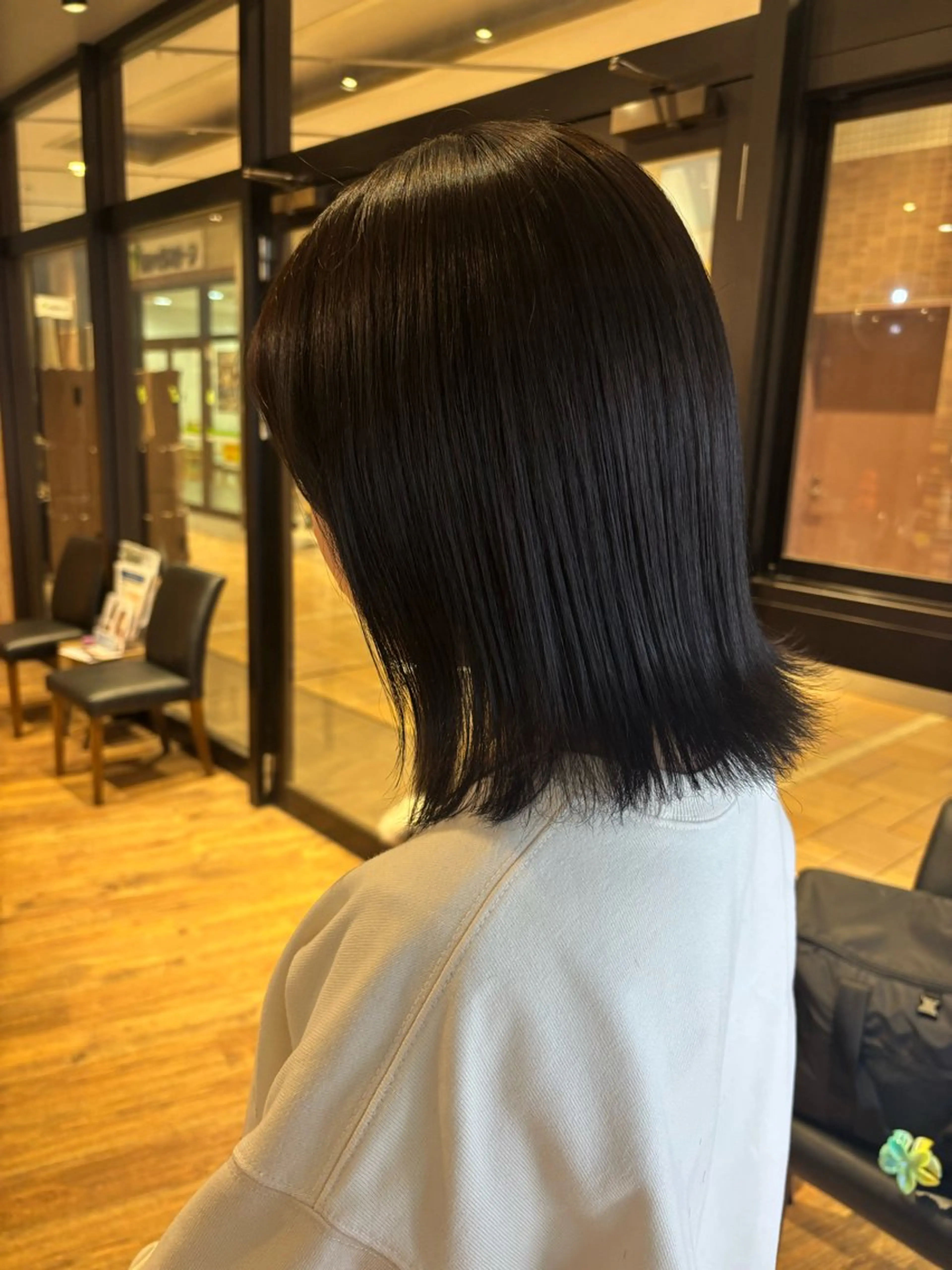 ミディアム カラー ブリーチ 透明感カラー グレージュ ヘアカラー トリートメント 🎀ワンレンボブ🎀 ワンカラー　あゆみのヘアスタイル