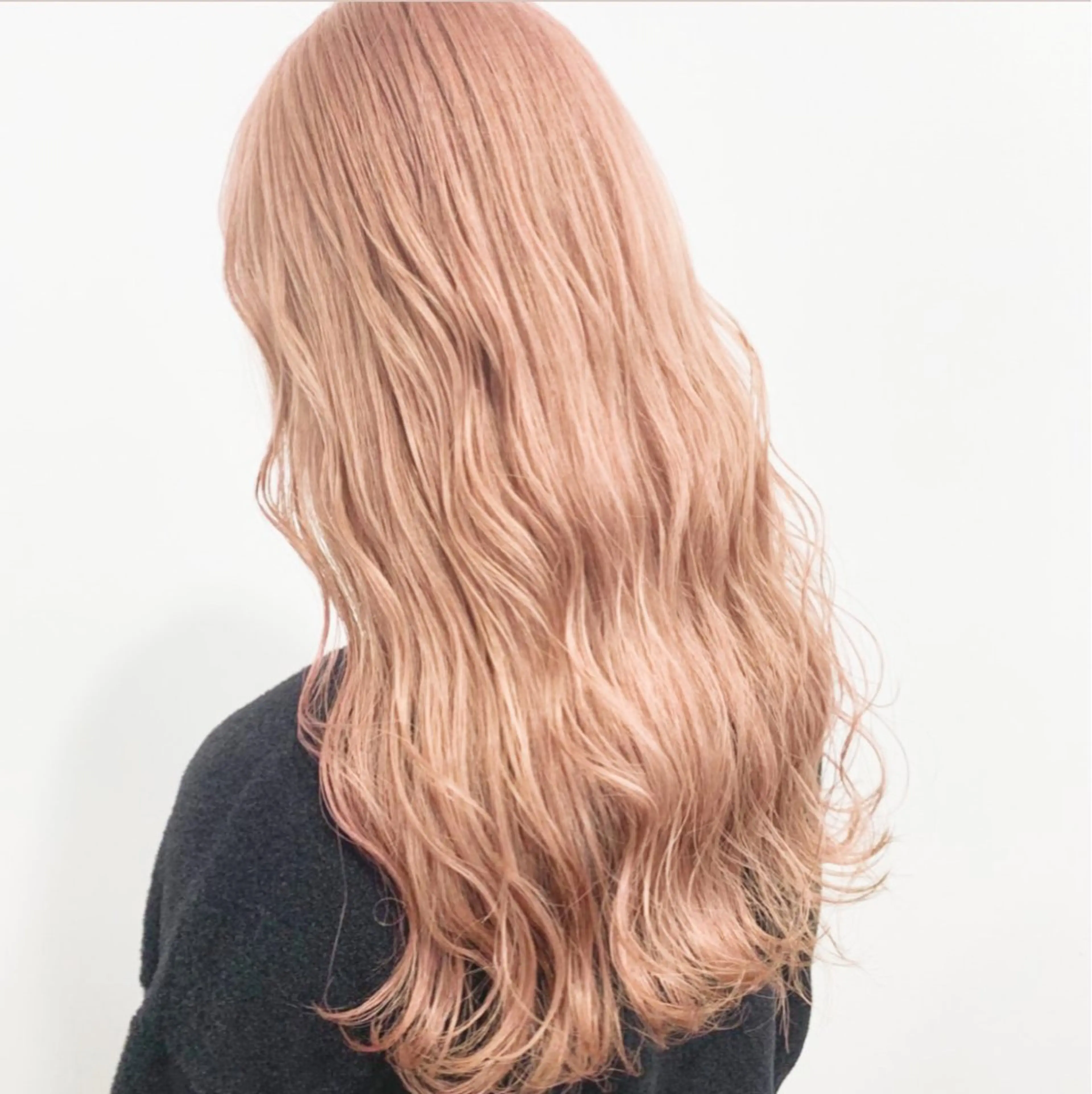 ロング カラー ベージュカラー ブリーチ ハイトーンカラー ピンクカラー ピンクベージュ 似合わせカット🫧 /パーマRINAのヘアスタイル