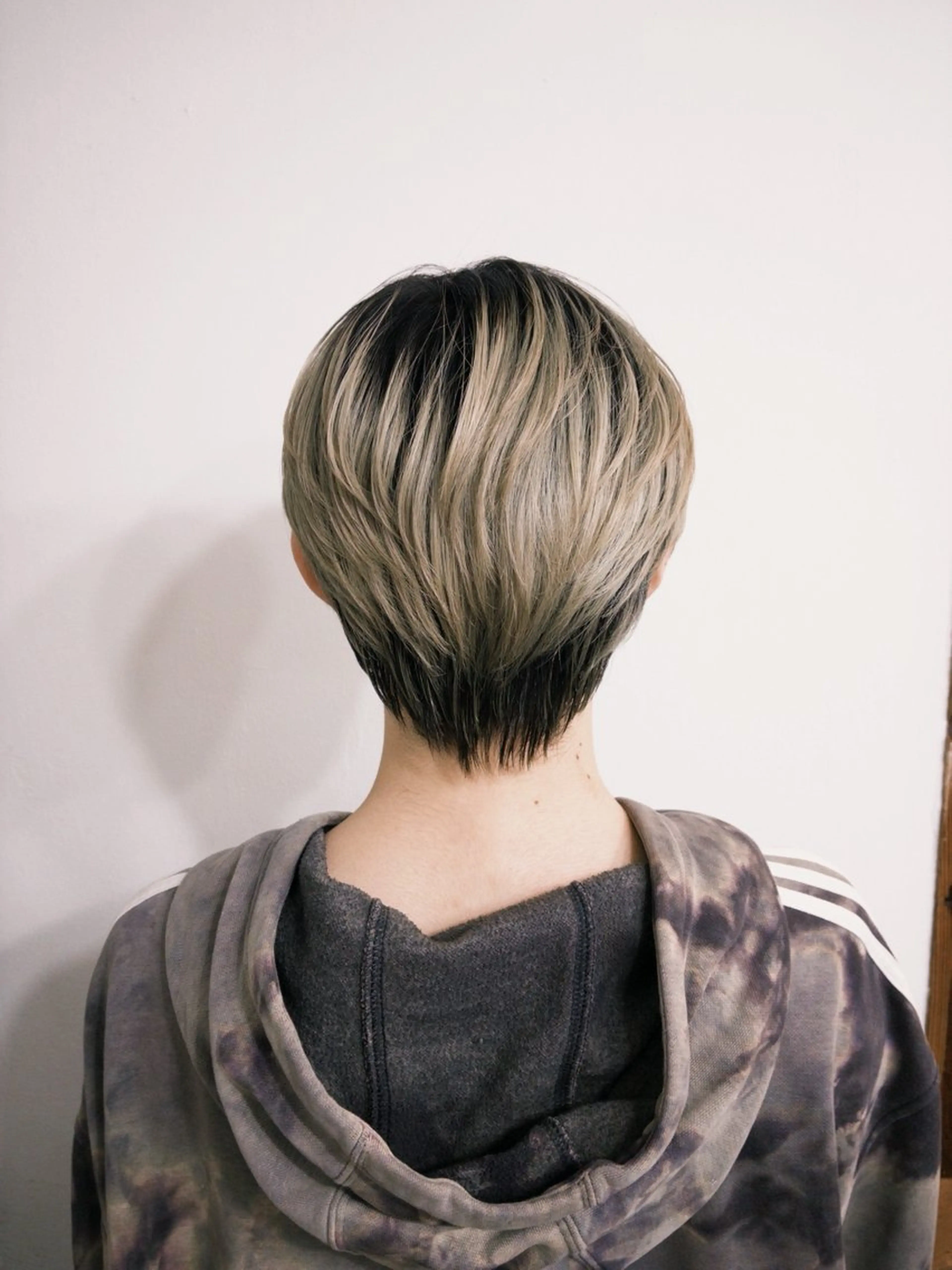 ショート メンズ メンズブリーチ メンズハイトーン 似合わせカット ヘアカラー Ricca所属・Hina🧵/恵比寿 中目黒/透明感カラーのヘアスタイル