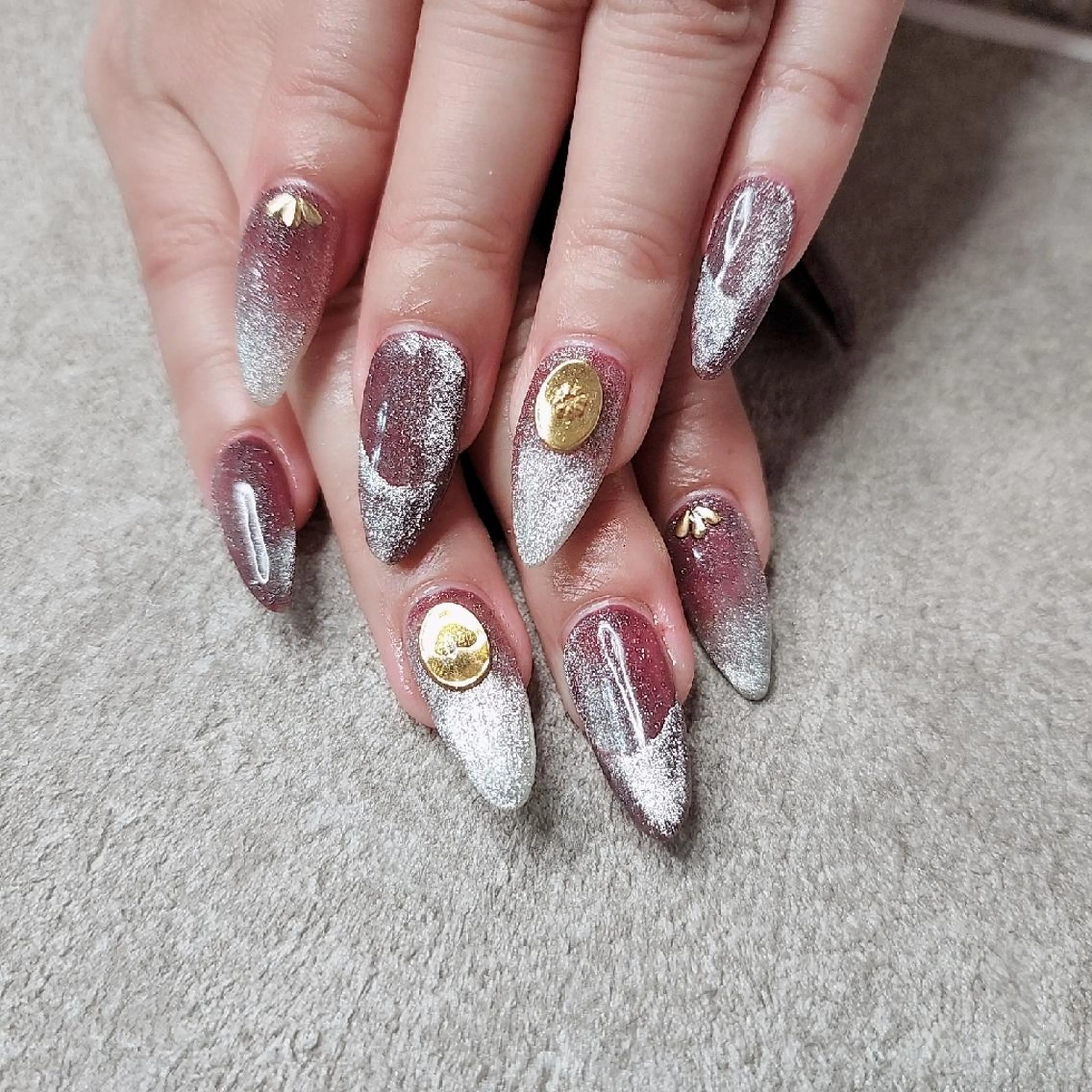 セミロング ネイル フレンチネイル マグネットネイル オンブレフレンチ ハンドネイル mamo nailのネイルデザイン