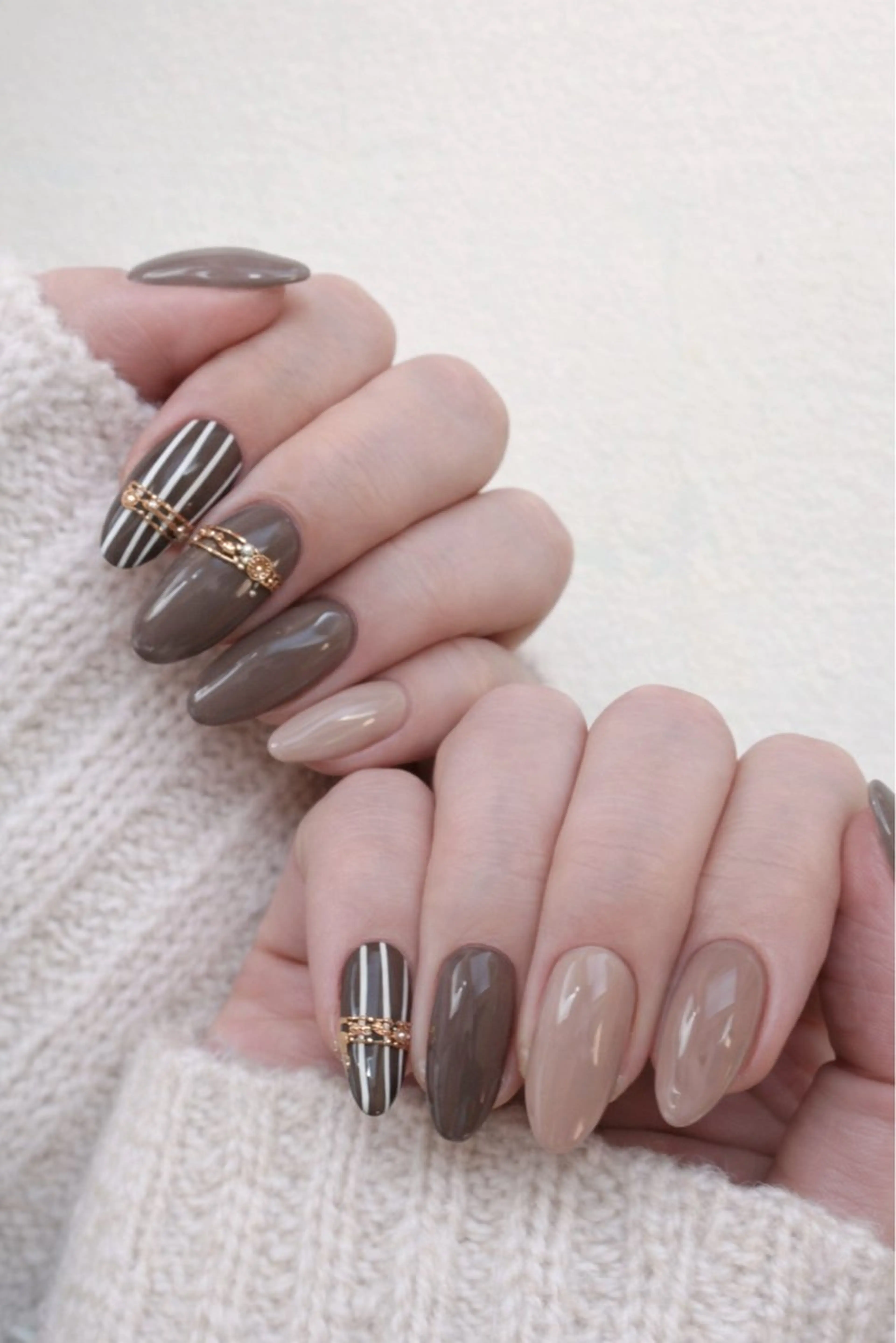 ネイル アートネイル ゴールド ハンドネイル Roger 舞のネイルデザイン