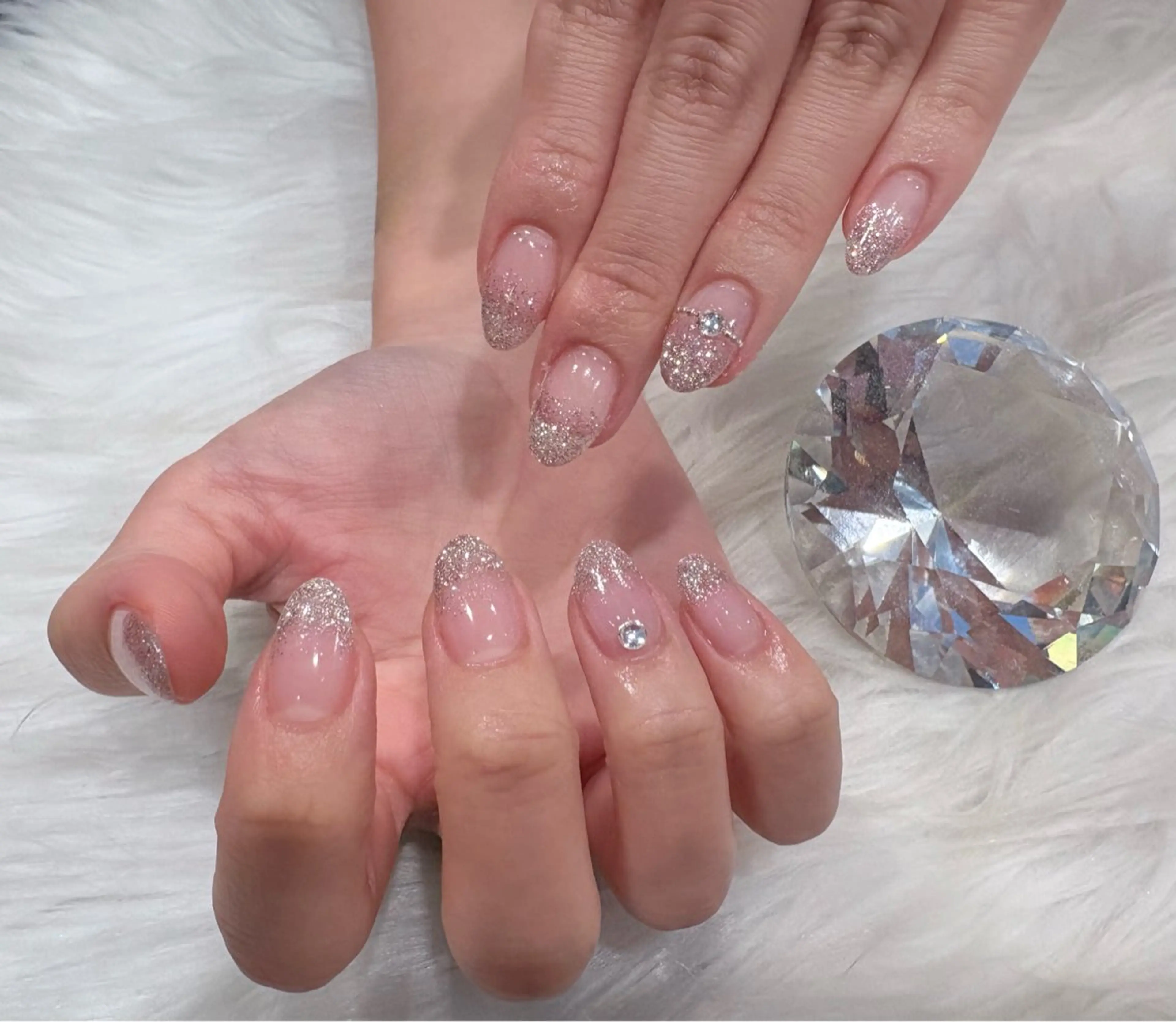 ネイル グラデーション ラメ(グリッター) ラメグラデーション ハンドネイル Nobody_ Minのネイルデザイン